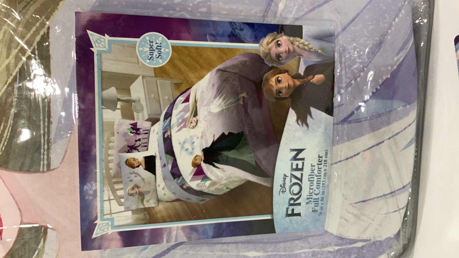 Photo 3 of 2 PC FROZEN ELSA KEYCHAINS AND GIRL FULL SIZE COMFORTER