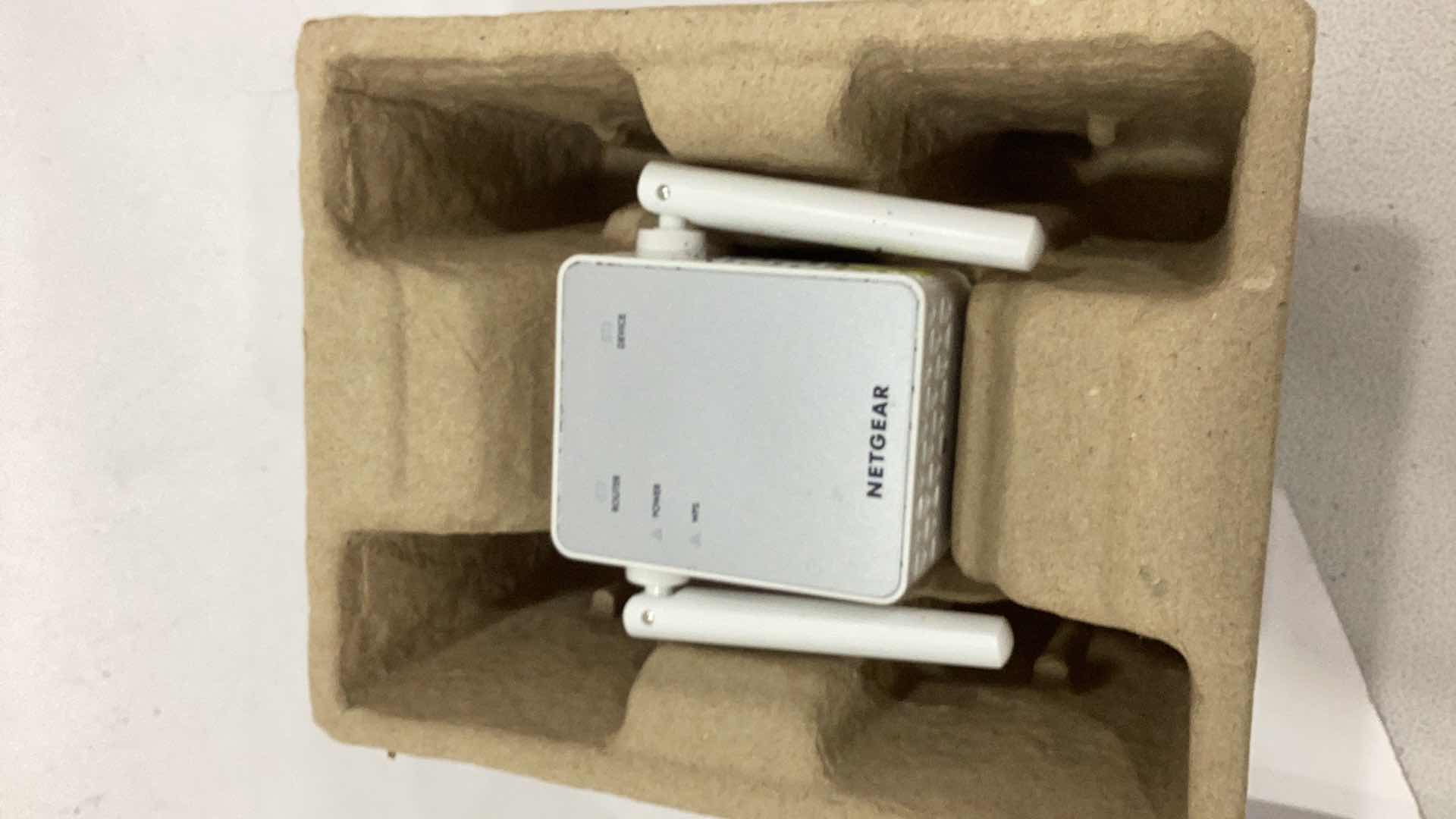 Photo 2 of NETGEAR AC750 WIFI RANGE EXTENDER