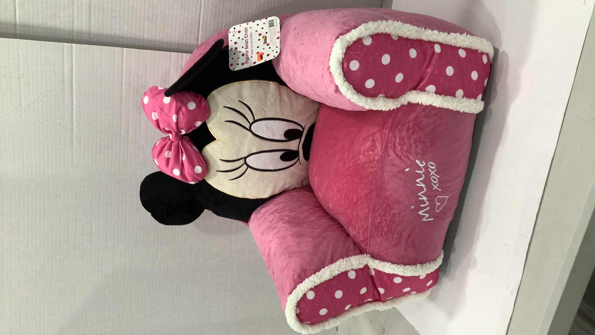 Photo 1 of MINNIE XOXO SEAT PINK