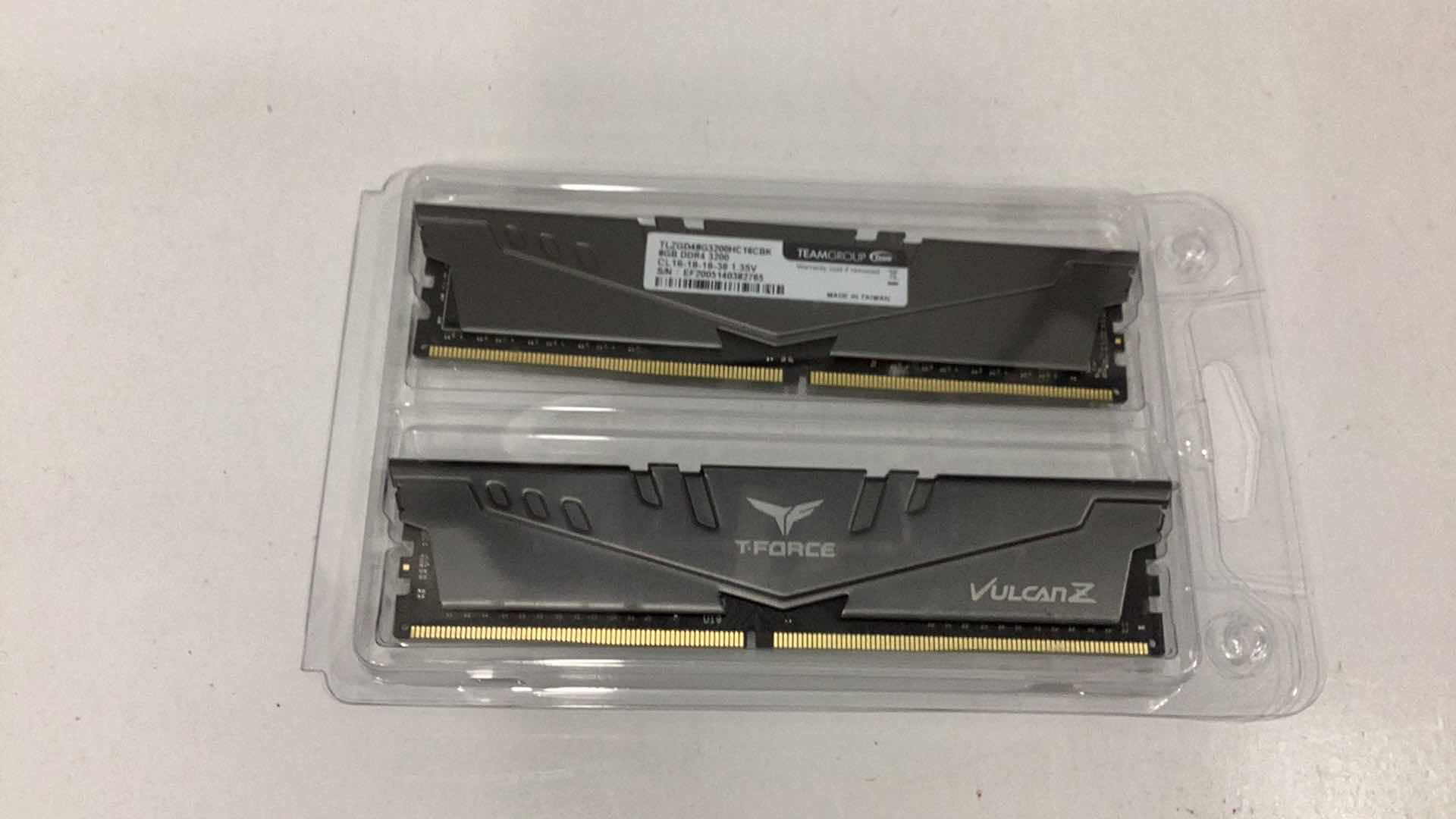 Photo 1 of 2 x T FORCE VULCAN PC MEMORY 8GB DDR4