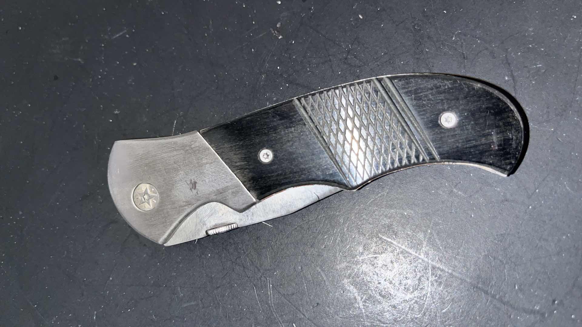 Photo 1 of KNIFE, SINGLE- SHARK FOLDER