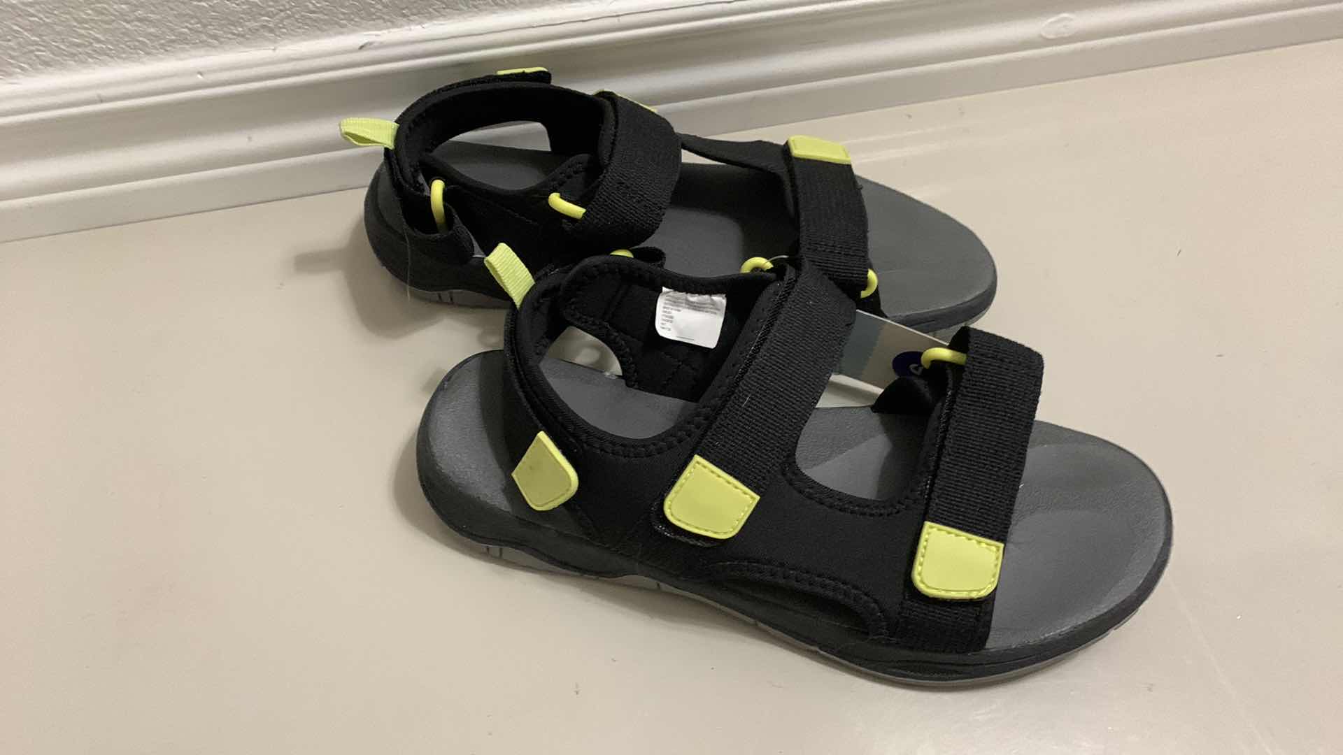 Photo 1 of BOYS CAT AND JACK SANDALS SIZE 6