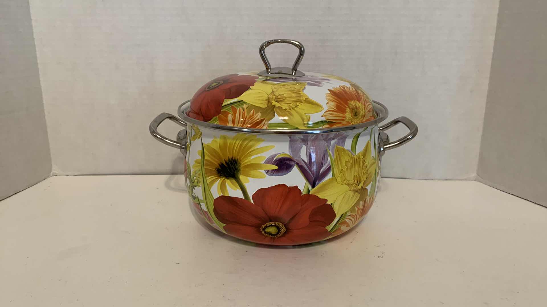 Photo 1 of THE PIONEER WOMAN FLORAL 4 QT DUTCH OVEN