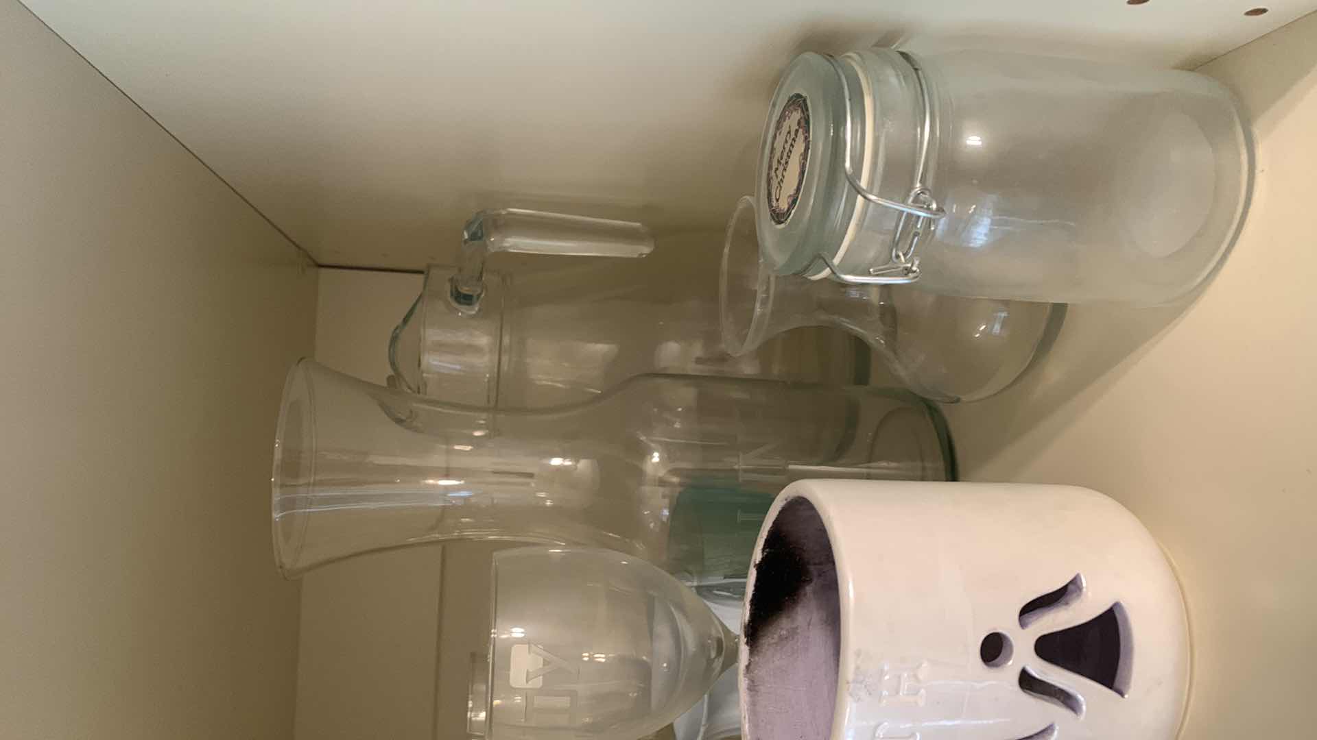 Photo 1 of CONTENTS OF SHELF GLASSWARE