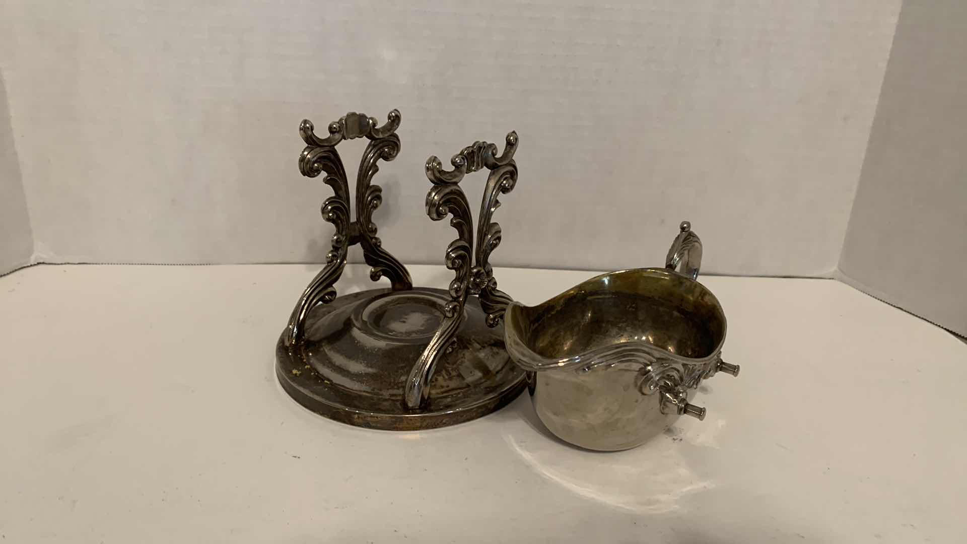Photo 1 of VINTAGE SHERIDAN SILVER PLATED GRAVY BOAT HANGING ON CANDLE WARMER STAND