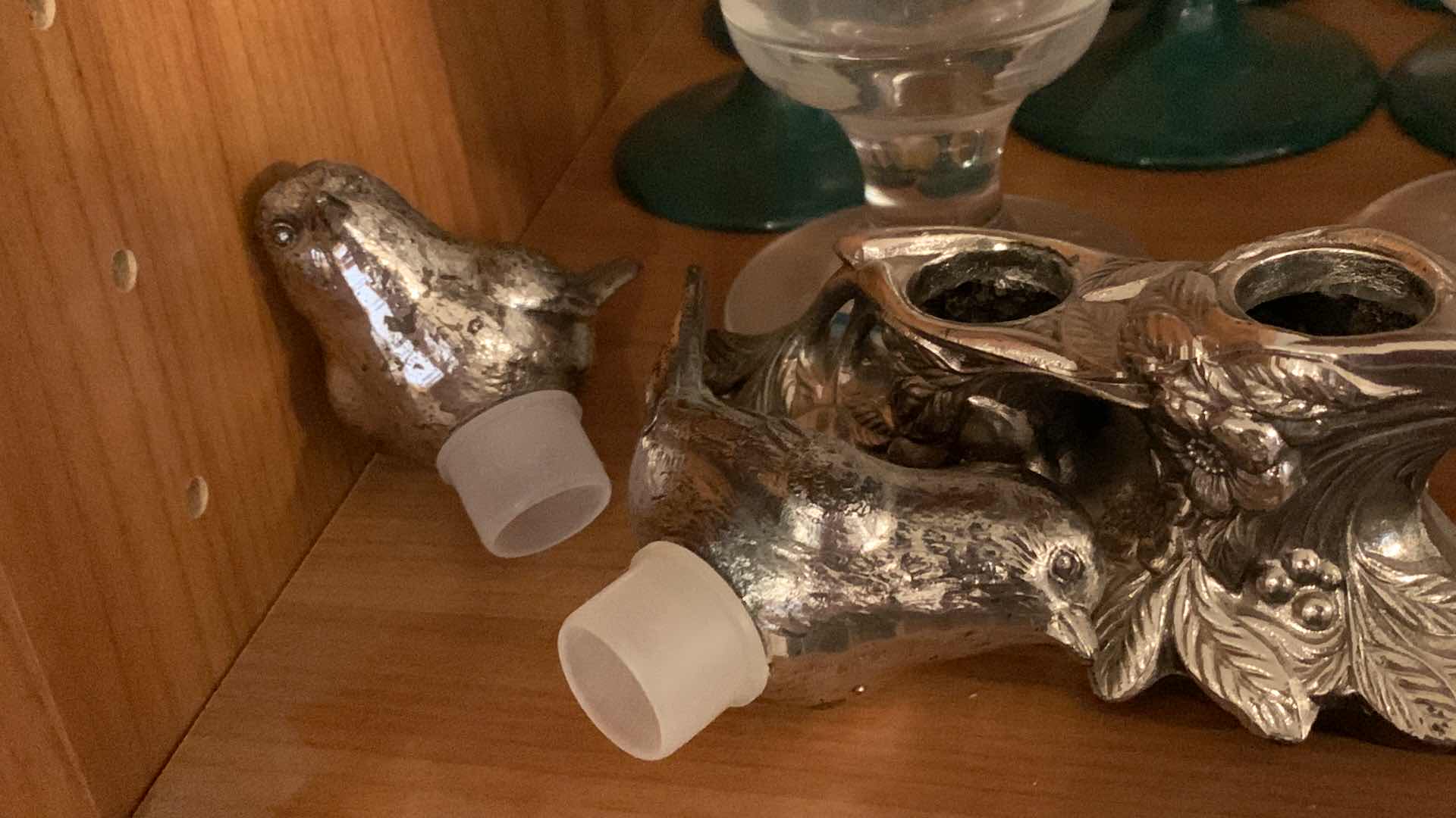 Photo 1 of CONTENTS OF SHELF GLASSWARE