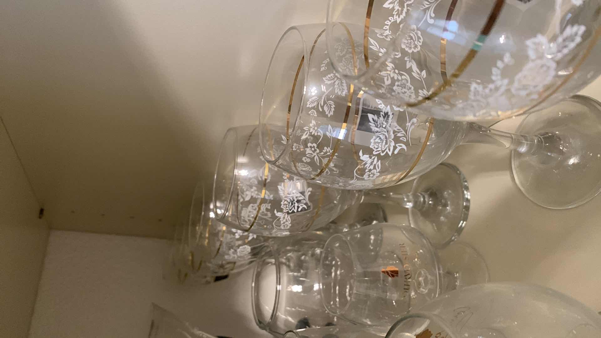 Photo 1 of CONTENTS OF SHELF GLASSWARE
