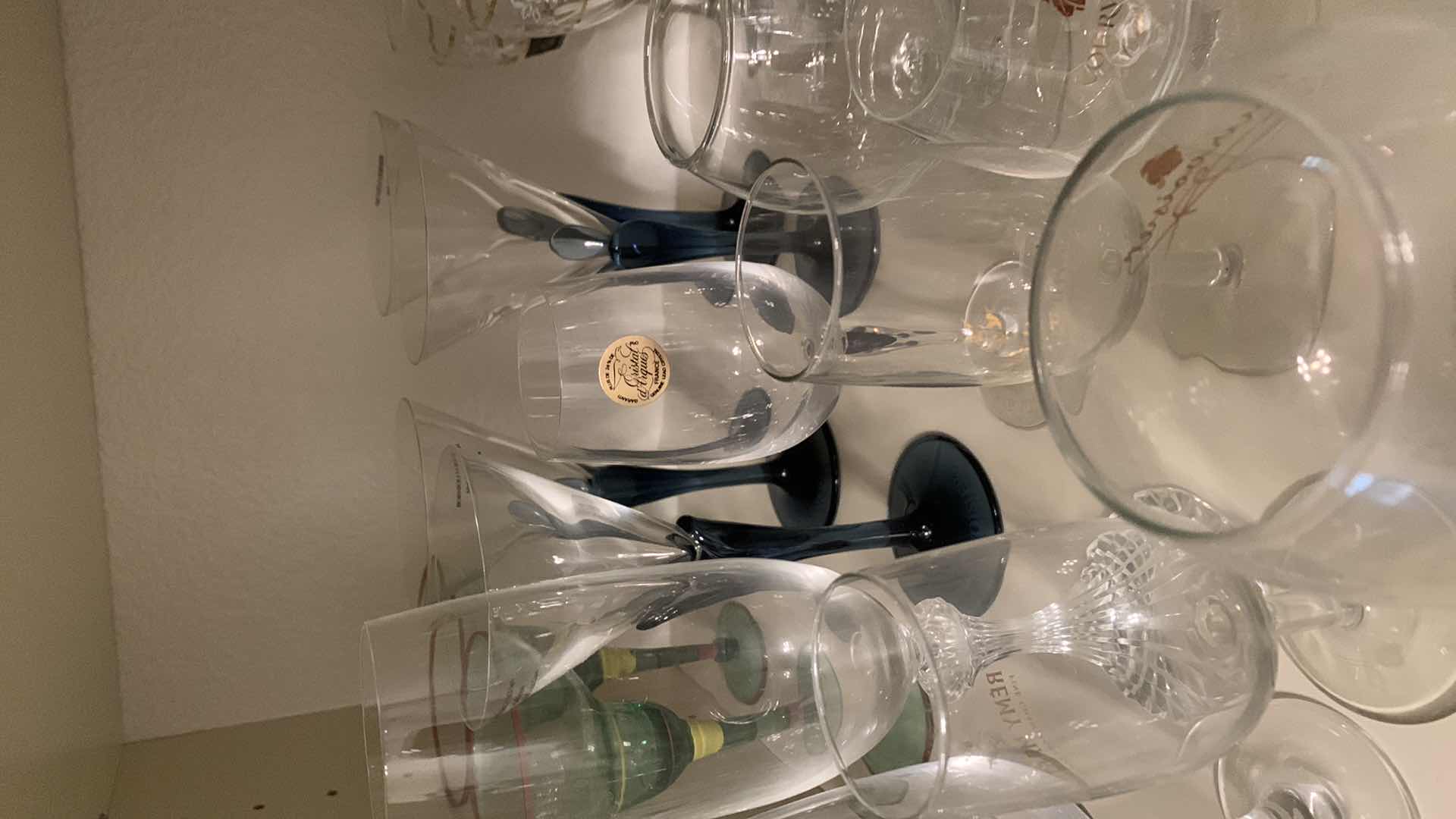 Photo 1 of CONTENTS OF SHELF GLASSWARE