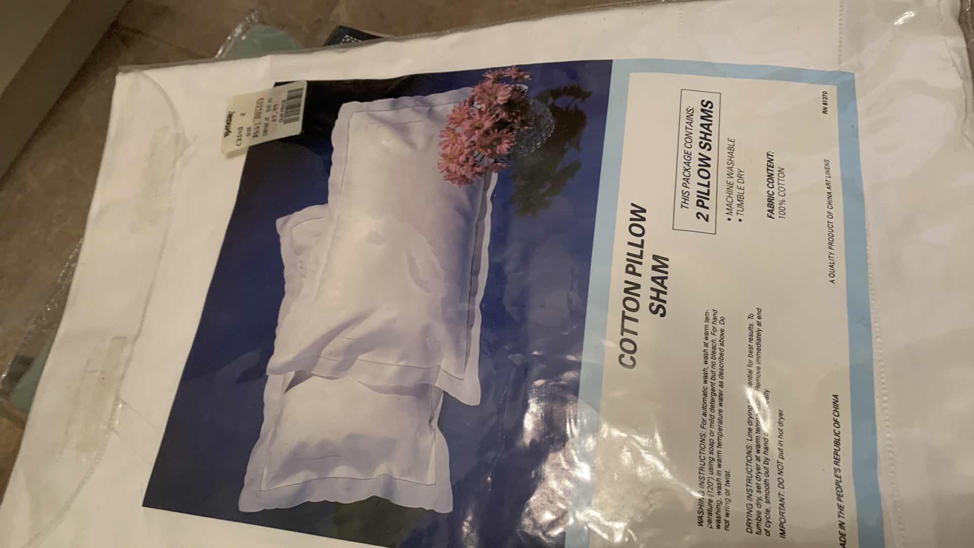Photo 1 of TOMMY HILFIGER 200 CT KING FITTED SHEET, FULL SIZE VELUX BLANKET AND PILLOW SHAMS