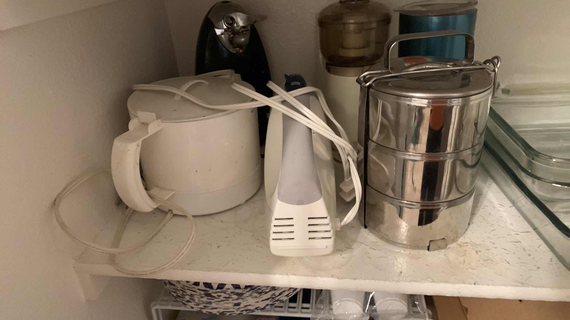 Photo 1 of CONTENTS OF SHELF