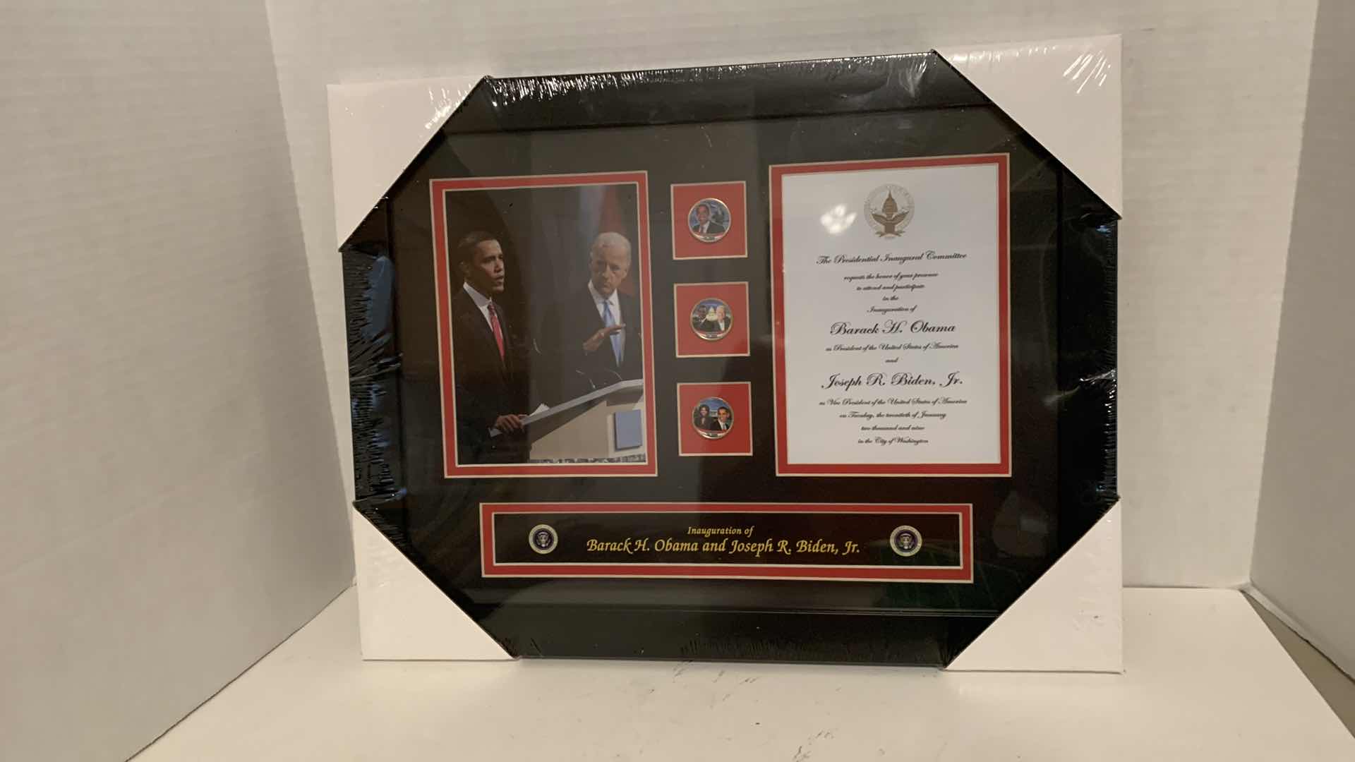 Photo 1 of UNITED STATES DEMOCRATIC PARTY OBAMA BIDEN INAUGURATION PLAQUE WITH BUTTONS