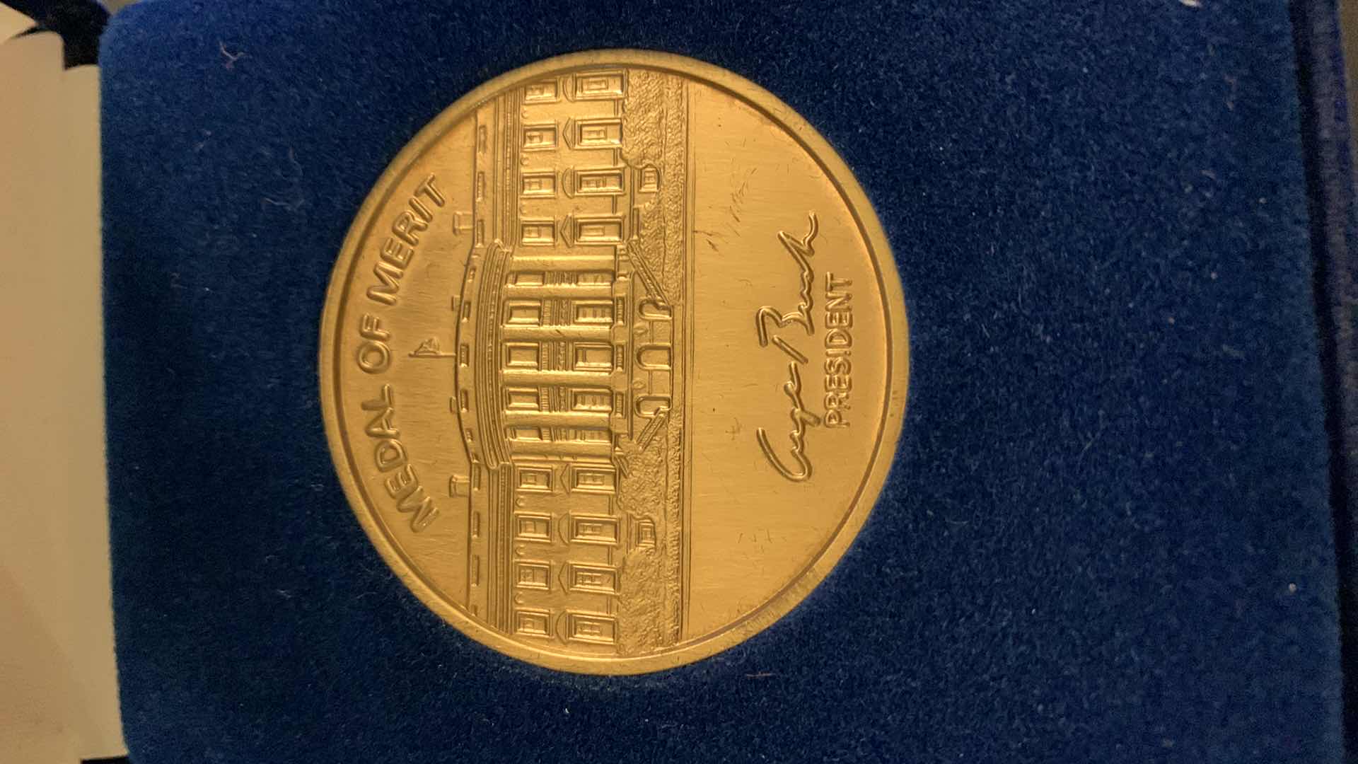 Photo 1 of REPUBLICAN PRESIDENTIAL TASK FORCE MEDAL OF MERIT GEORGE BUSH