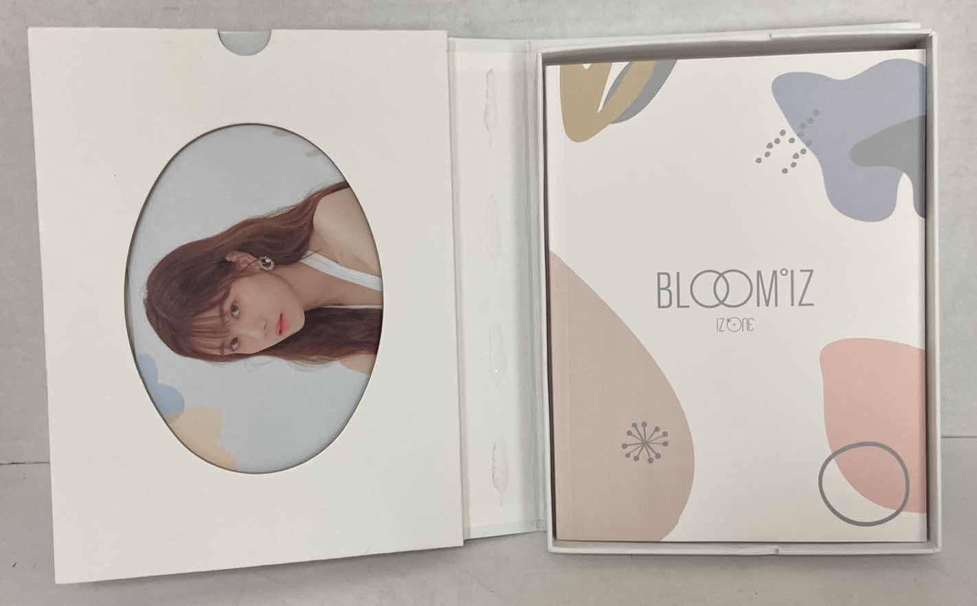 Photo 2 of BLOOM IZ IZONE K POP ALBUM