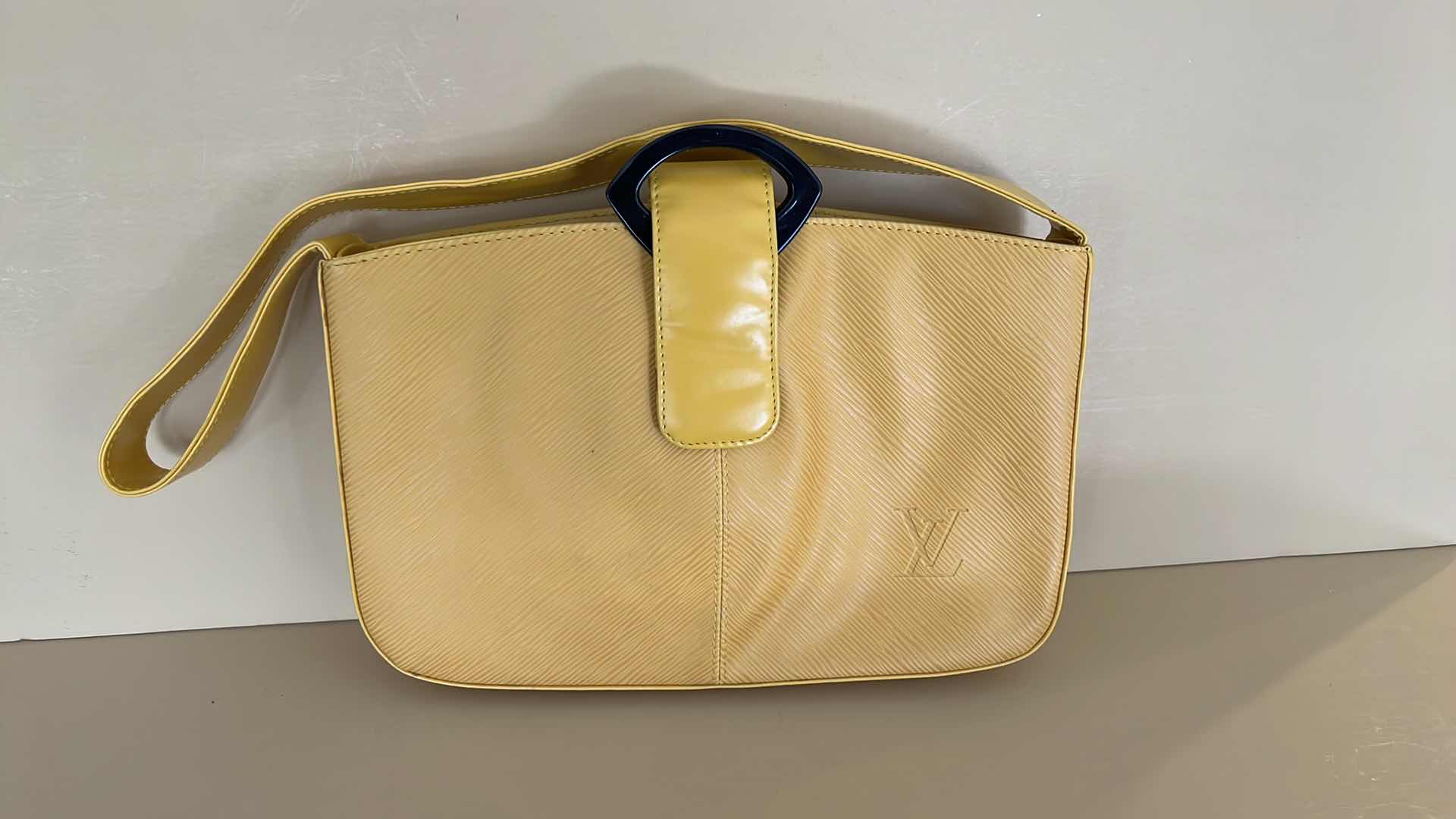 Photo 1 of CANARY YELLOW LOUIS VUITTON HANDBAG (NOT AUTHENTIC)
