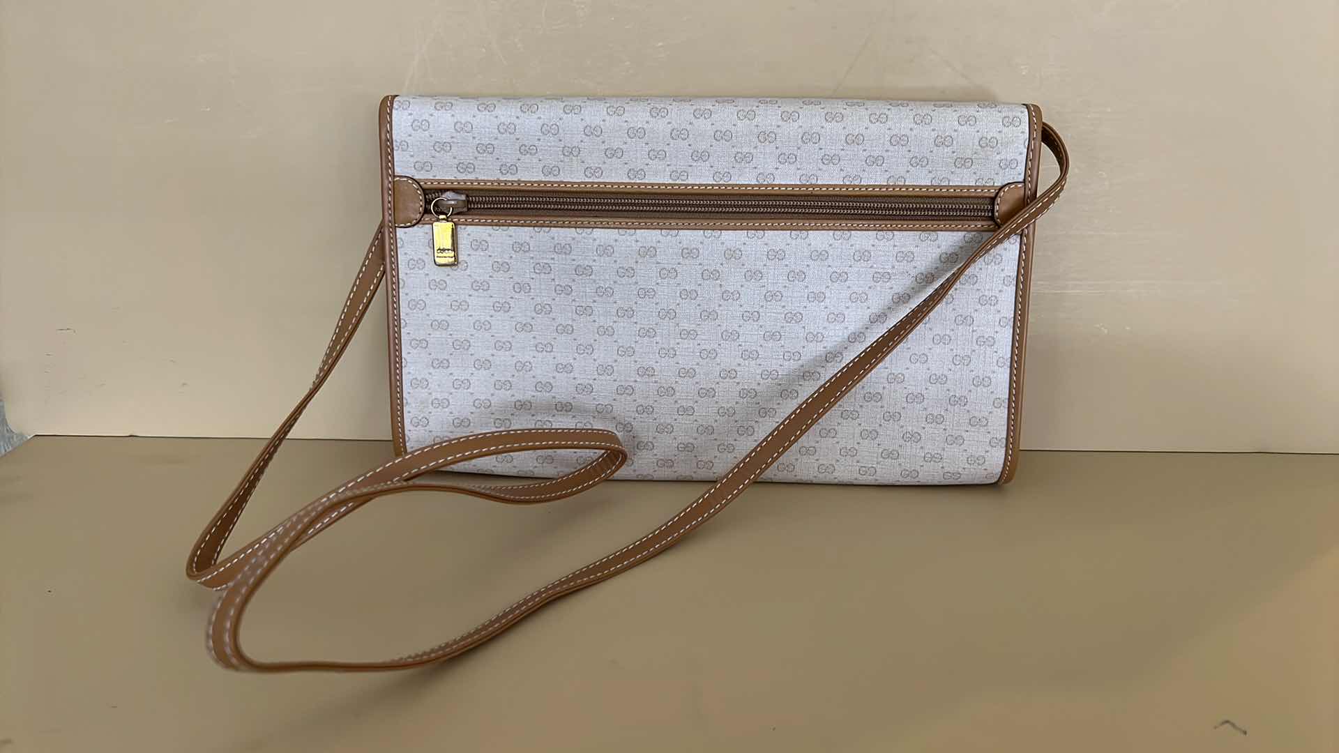 Photo 2 of NEW GUCCI LABEL LADIES HANDBAG (NOT AUTHENTIC)