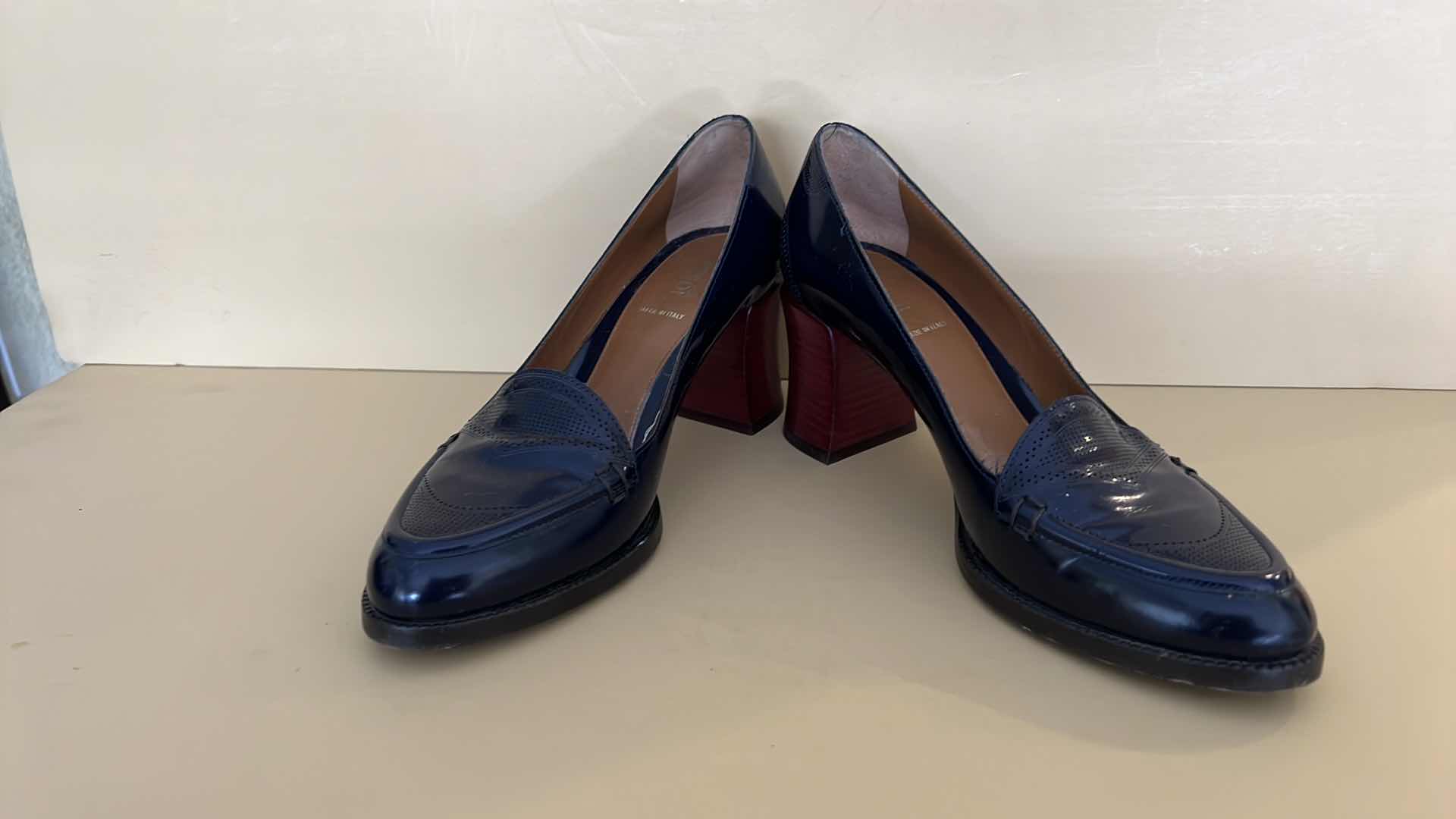 Photo 2 of FENDI ITALY NAVY BLUE LEATHER W WOOD HEEL LADIES SHOES (SIZE 38)