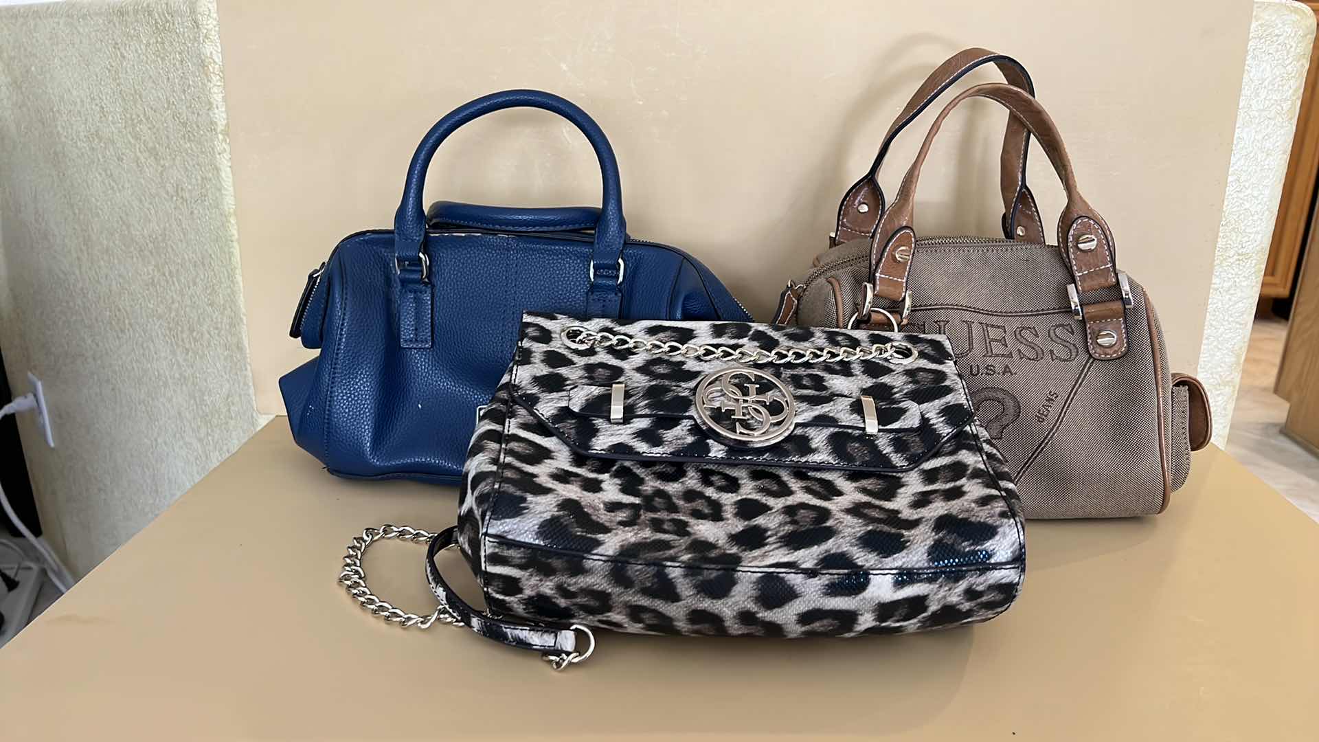 Photo 1 of 3-GUESS LADIES HANDBAGS