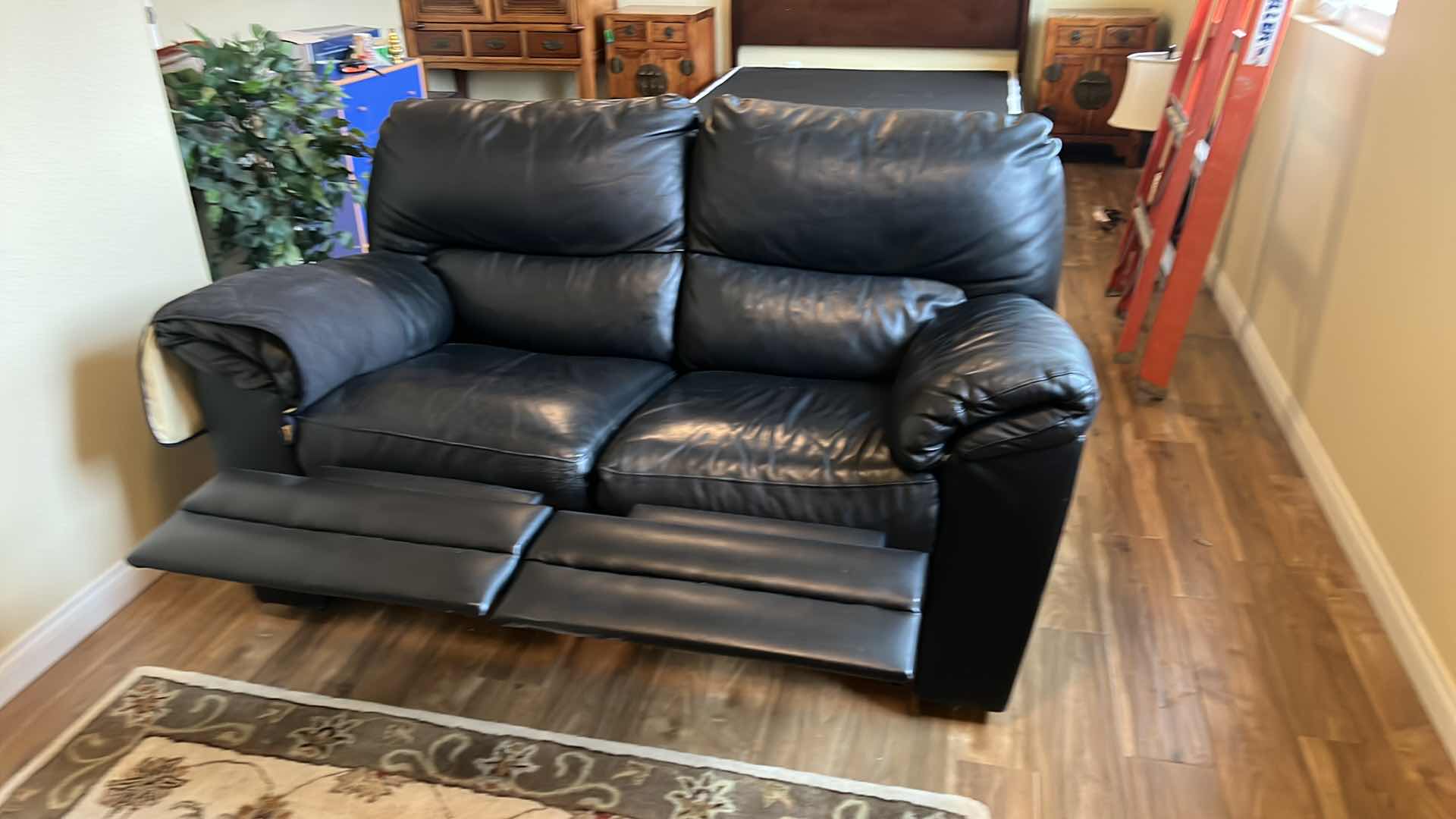 Photo 4 of BLACK LEATHER DUAL SEAT MANUAL RECLINERS