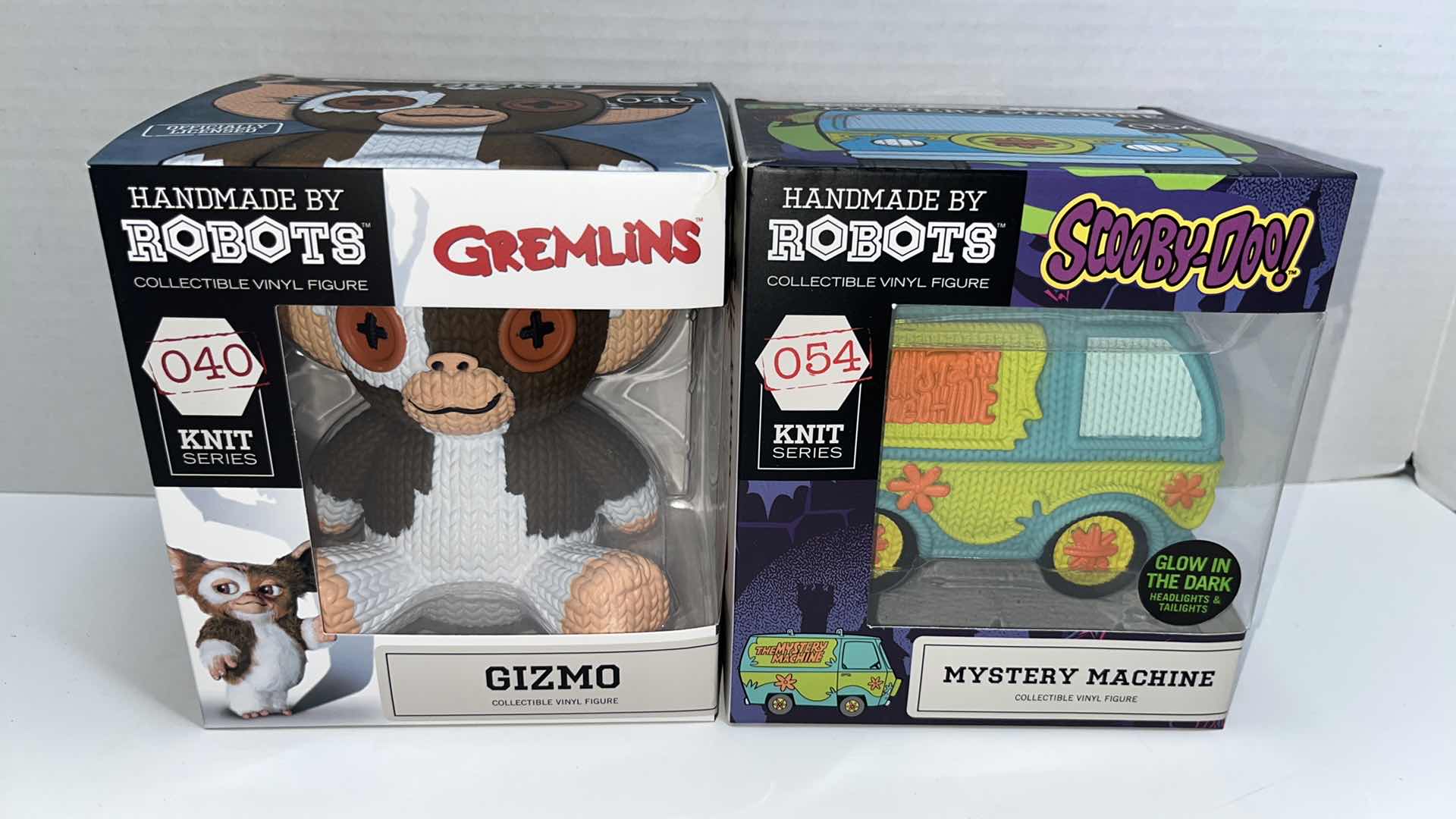 Photo 1 of NIB BDA COLLECTIBLES HANDMADE BY ROBOTS GREMLINS GIZMO VINYL FIGURE & SCOOBY DOO MYSTERY MACHINE GLOW IN THE DARK VINYL FIGURE (2)