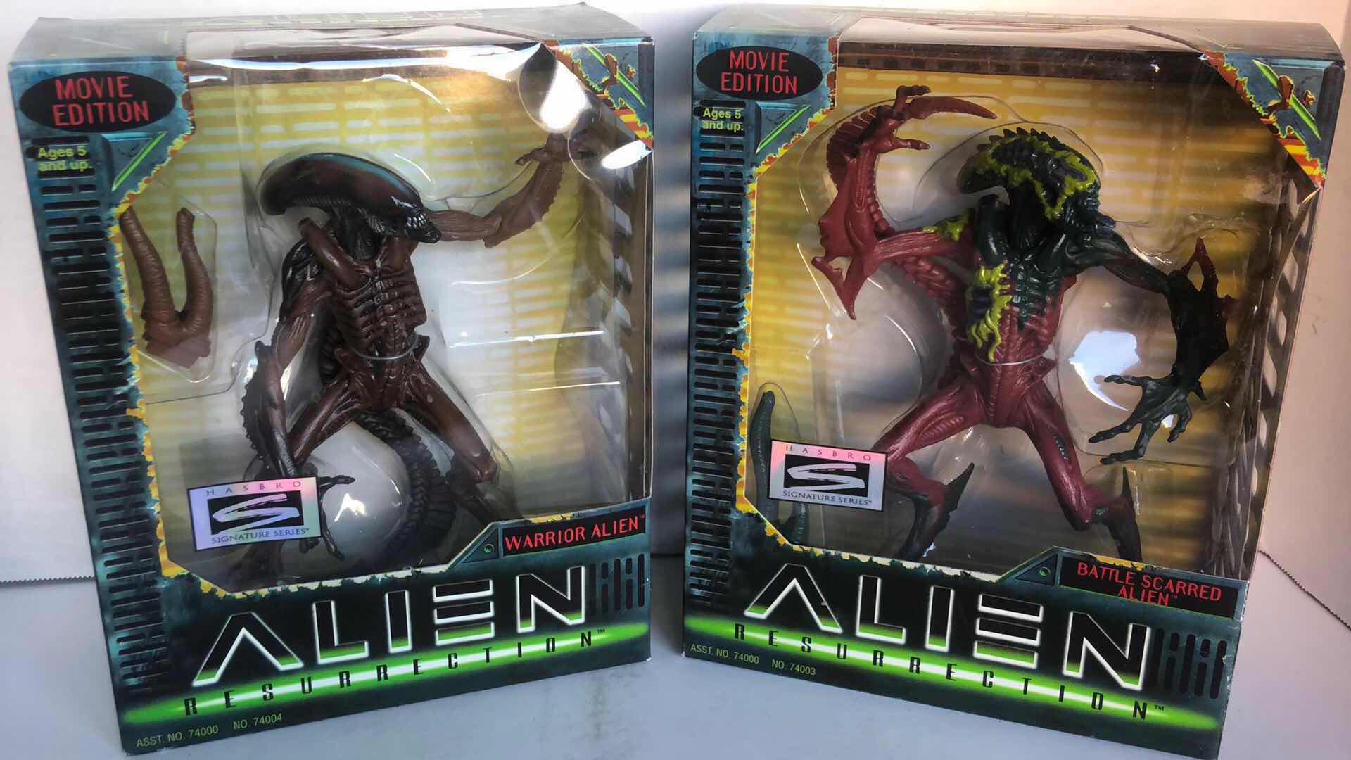 Photo 1 of NIB ALIENS MOVIE ACTION FIGURES WARRIOR ALIEN AND BATTLE SCARRED ALIEN