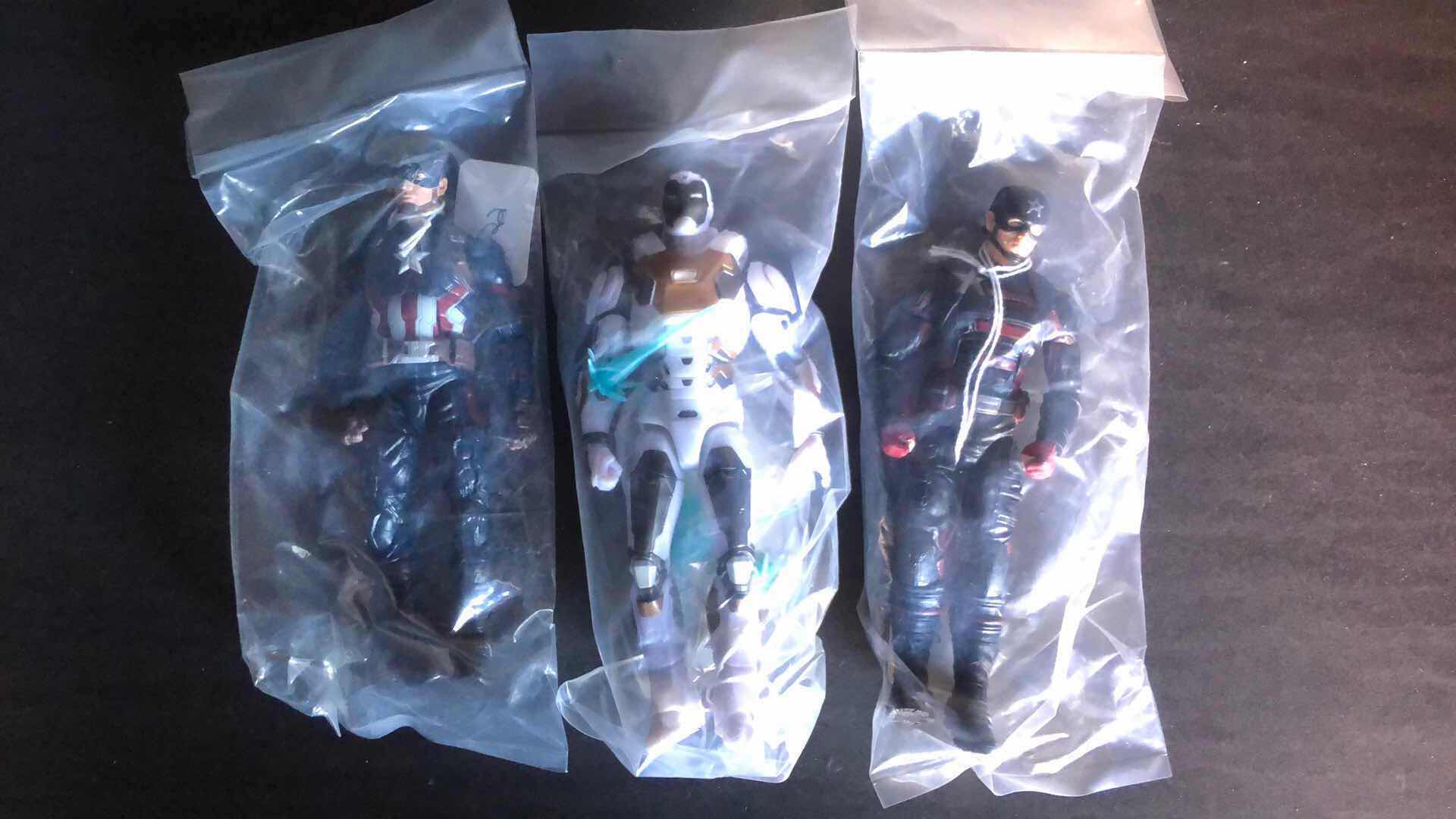 Photo 1 of ASSORTMENT OF UNBOXED ACTION FIGURES (3)