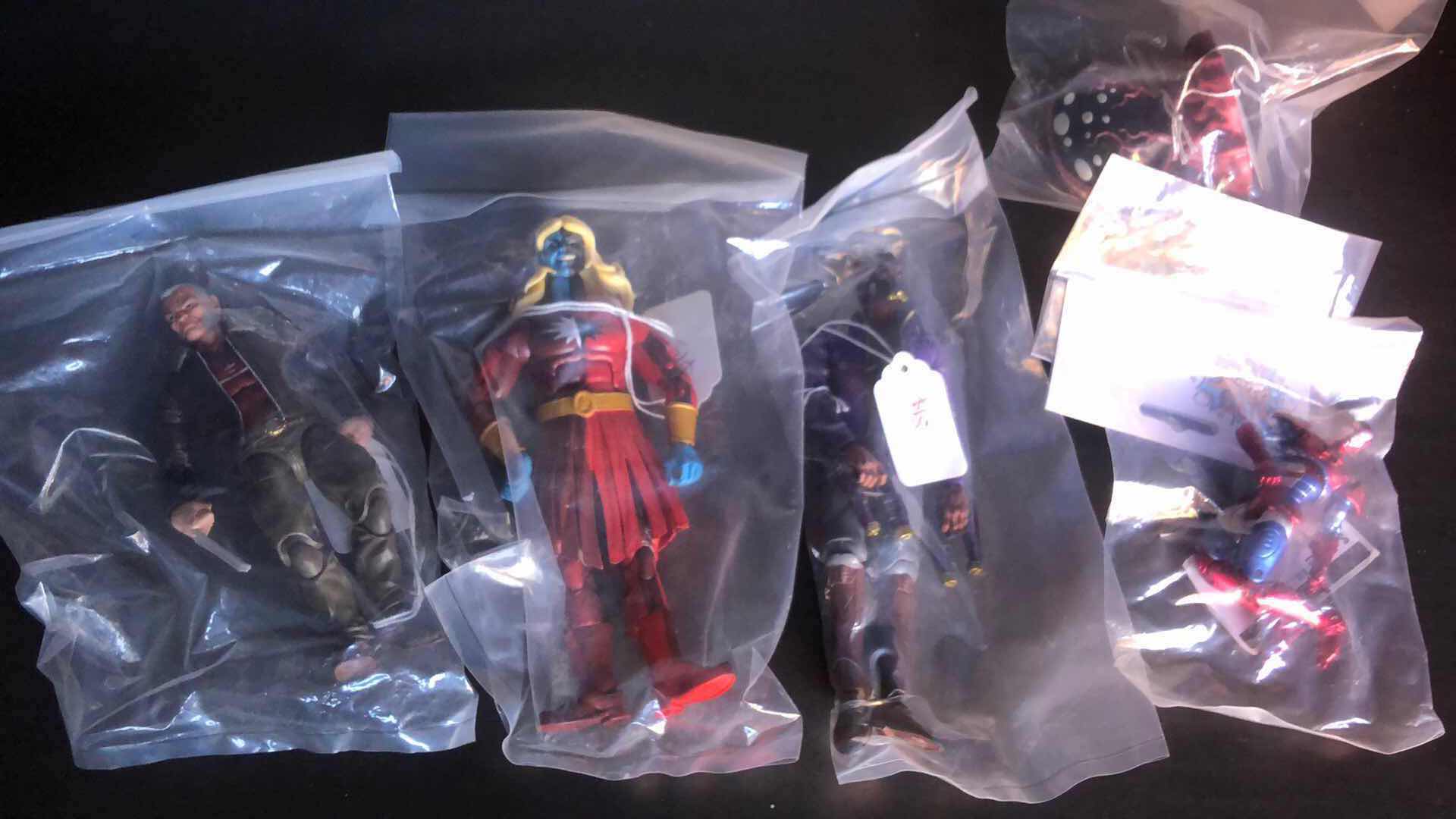 Photo 1 of ASSORTMENT OF UNBOXED ACTION FIGURES (5)