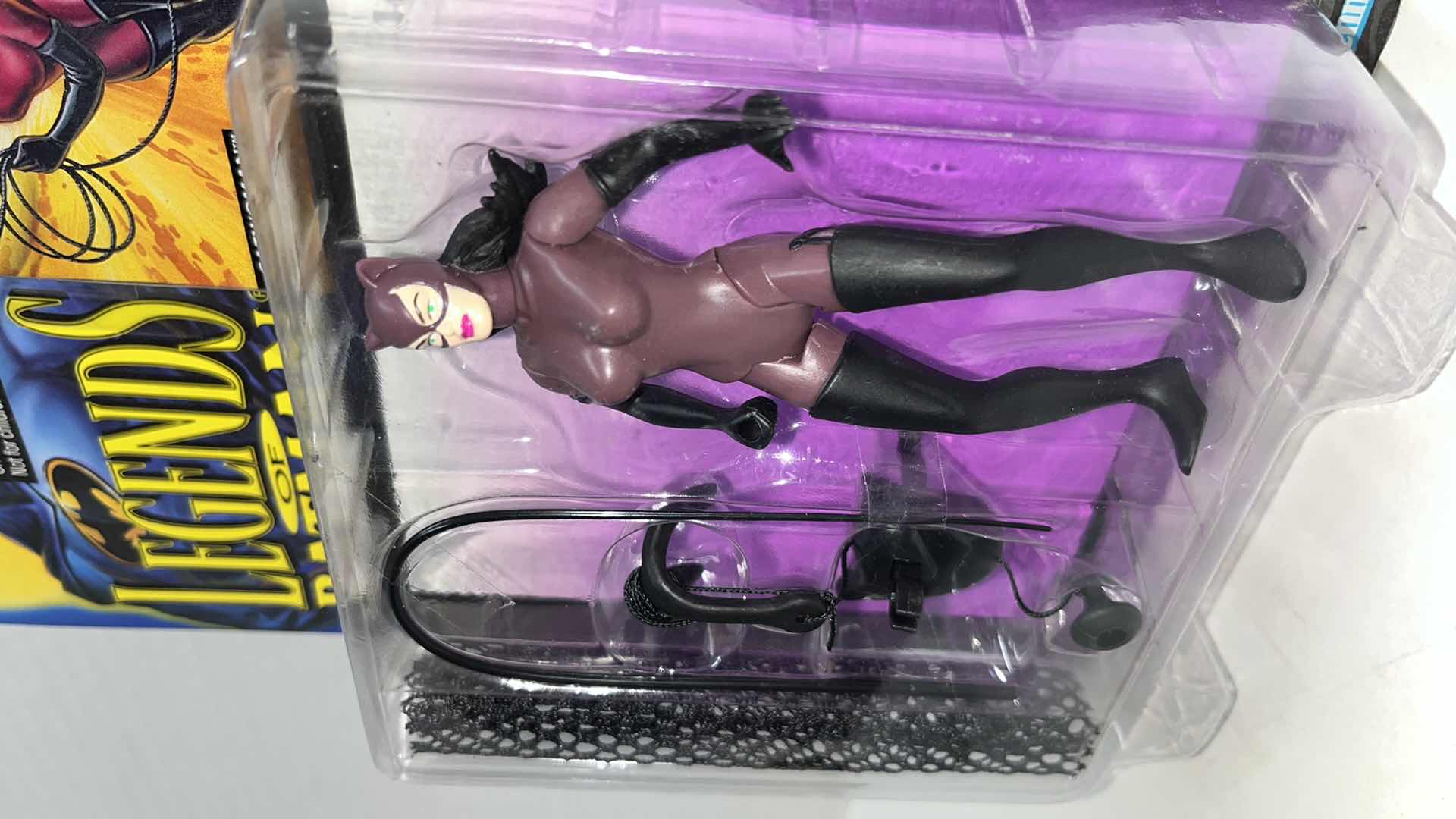 Photo 2 of NIP KENNER LEGENDS OF BATMAN ACTION FIGURE & ACCESSORIES, CATWOMAN W QUICK CLIMB CLAW/CAPTURE NET & COLLECTORS CARD (1)