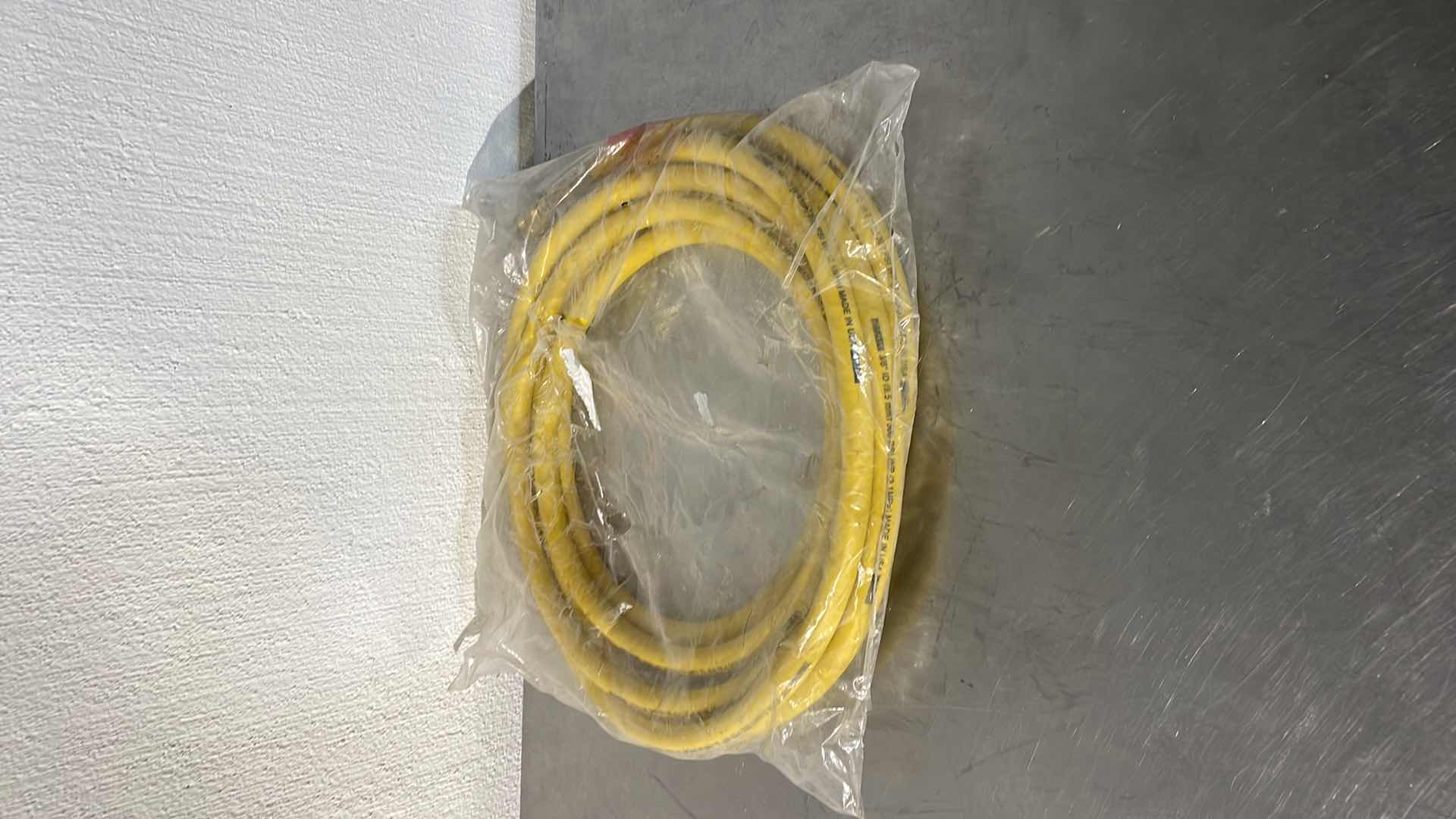 Photo 1 of PARATECH AIR HOSE 3/8” X 16’ 300PSI USA YELLOW