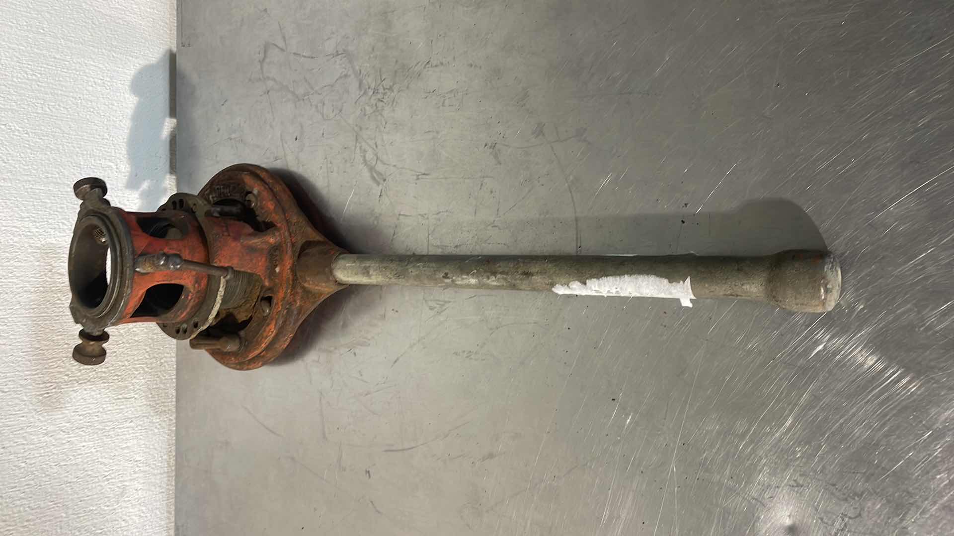 Photo 1 of RIDGID 65R-TC 1" - 2" MANUAL RECEDING PIPE THREADER ITEM IS DIRTY NEEDS TLC