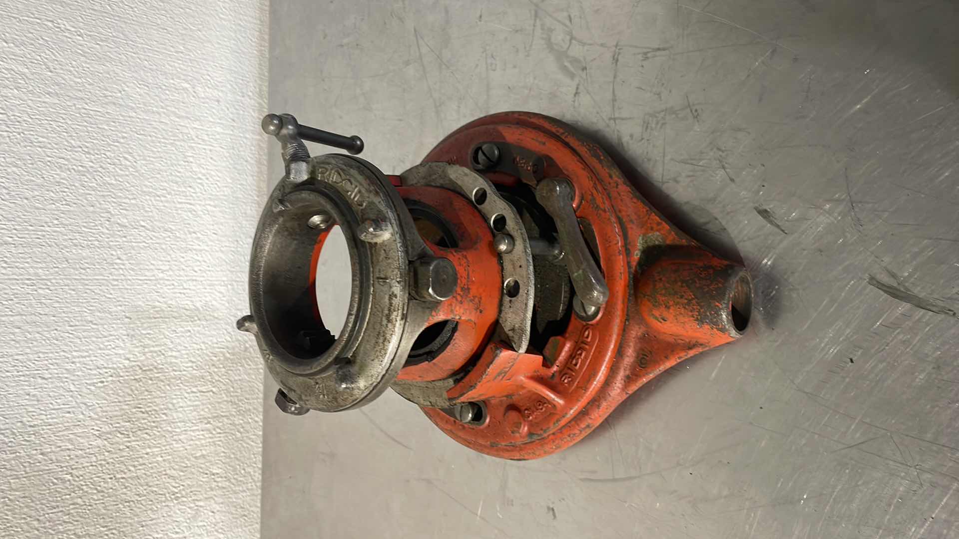 Photo 1 of RIDGID 65-R PIPE THREADER DIE HEAD FOR 1" TO 2" SIZE C 148-1