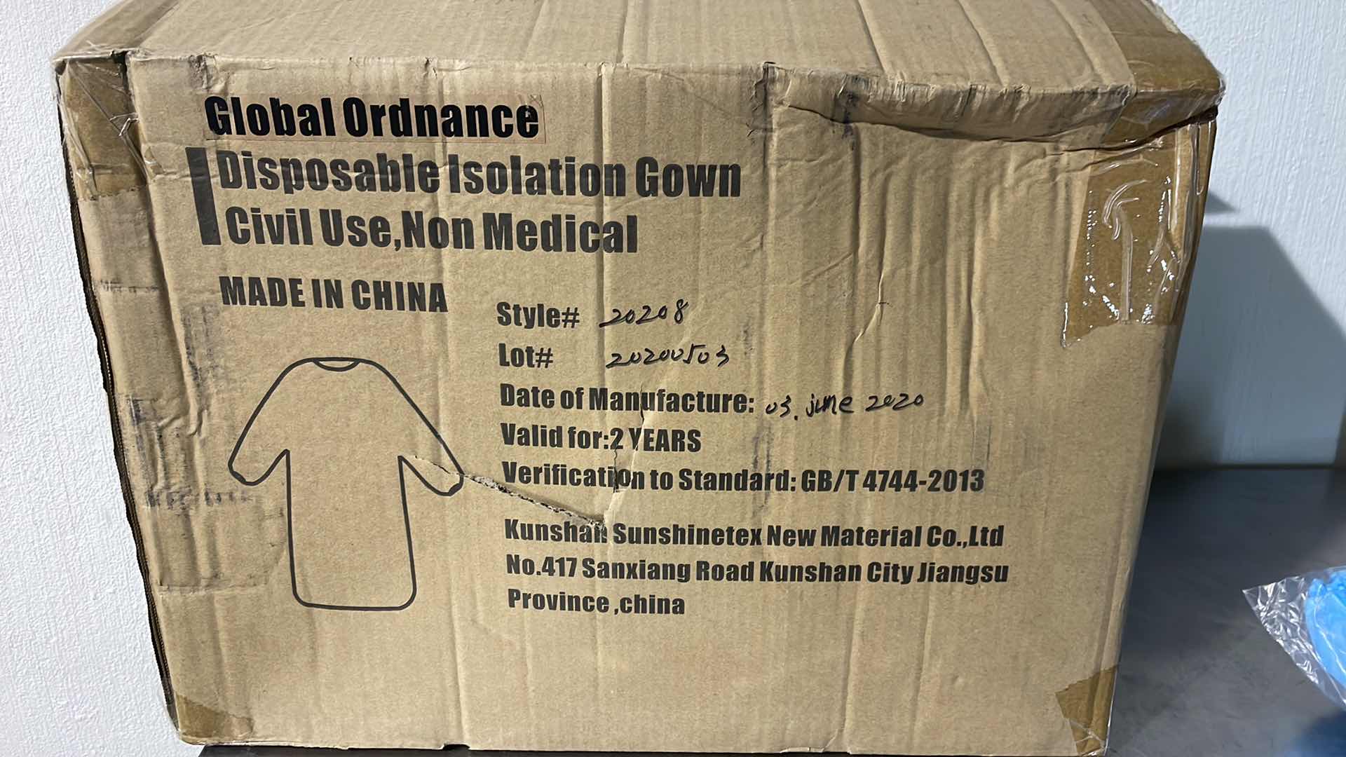 Photo 2 of DISPOSABLE ISOLATION GOWN CIVIL USE NON MEDICAL (100)