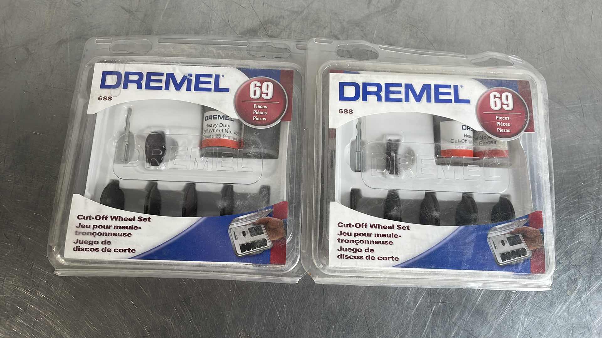 Photo 1 of DREMEL CUT OFF WHEEL SET 688 69 PCS (2)