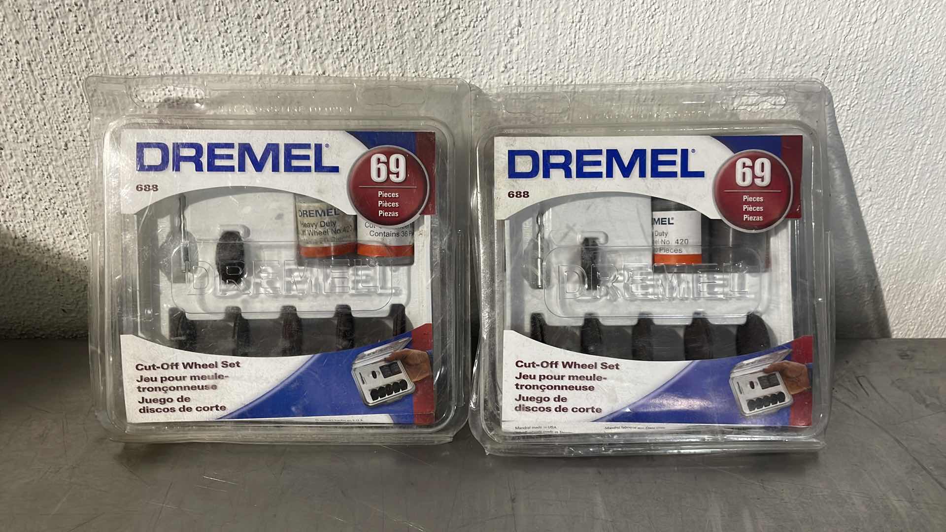 Photo 1 of DREMEL 688 CUT OFF WHEEL SET 69PCS (2)