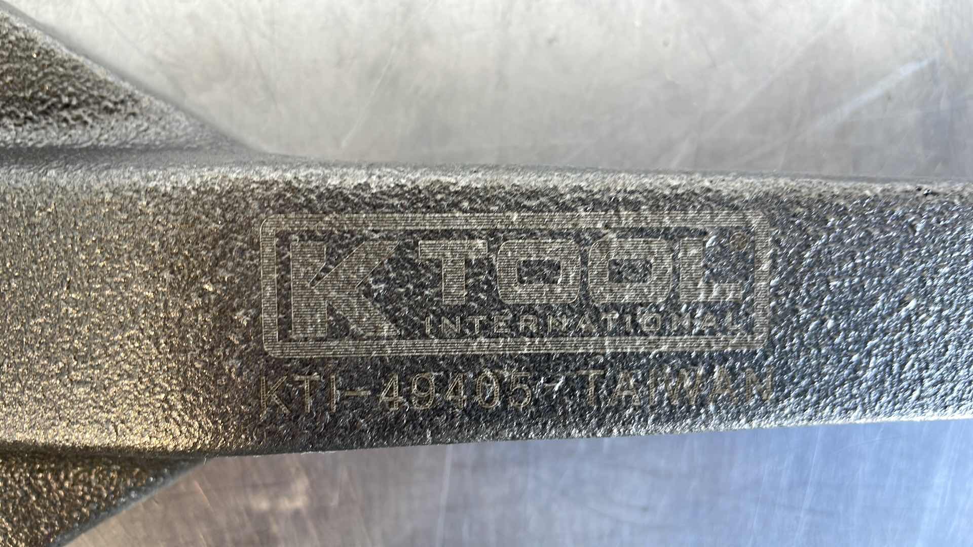 Photo 2 of K-TOOL (KT149405) UNIVERSAL DRUM PLUG BUNG WRENCH, DUCTILE IRON
