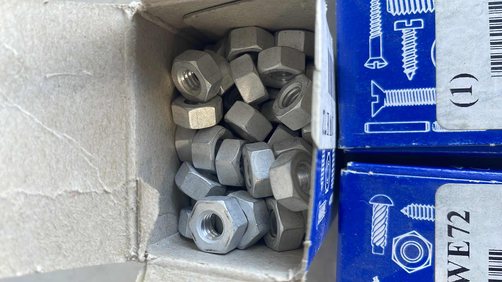 Photo 2 of 1/4"-20 PLAIN FINISH ALUMINUM HEX NUTS (500)