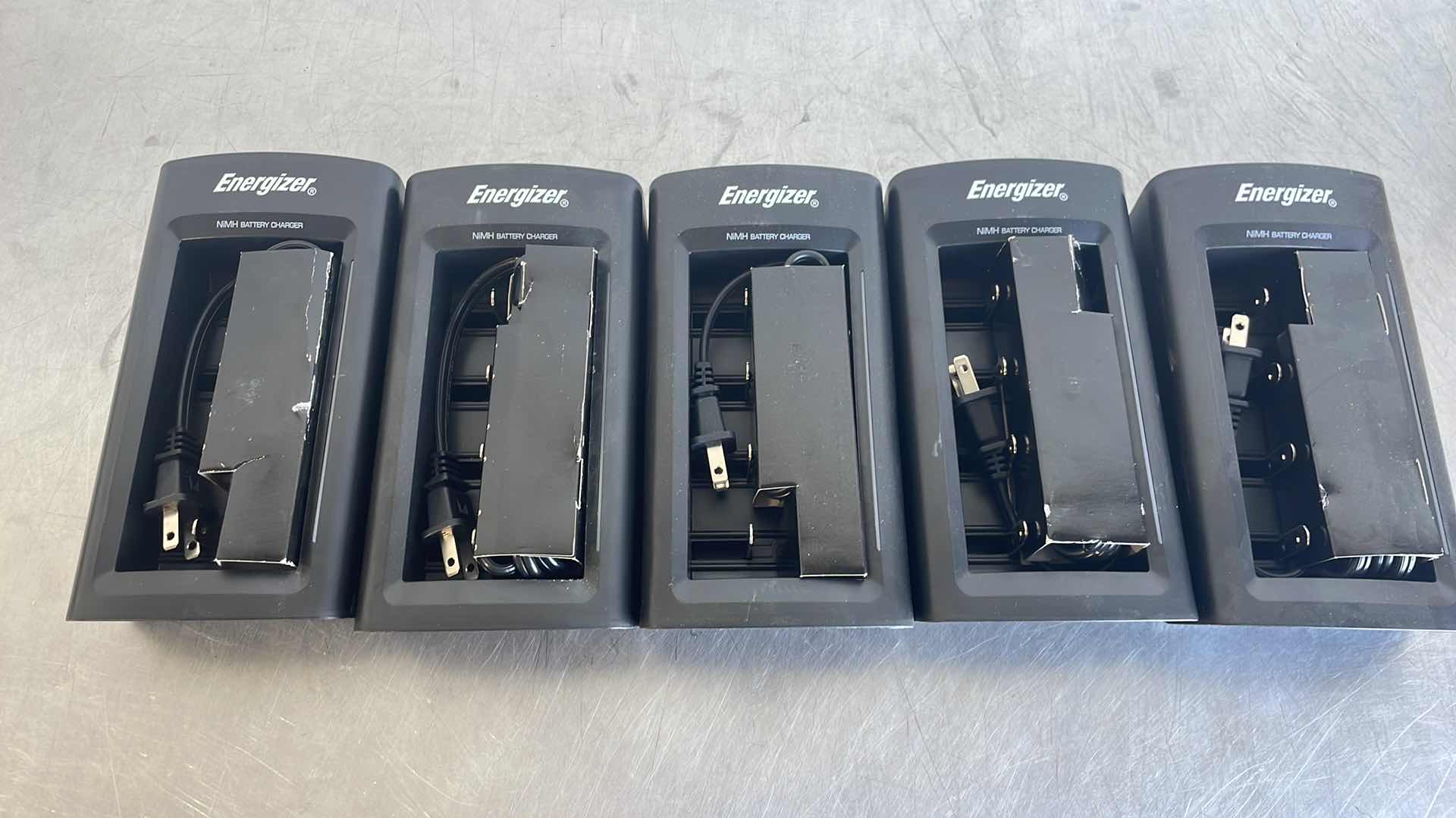 Photo 1 of ENERGIZER NIMH UNIVERSAL BATTERY CHARGER MODEL CHFC3 (5)