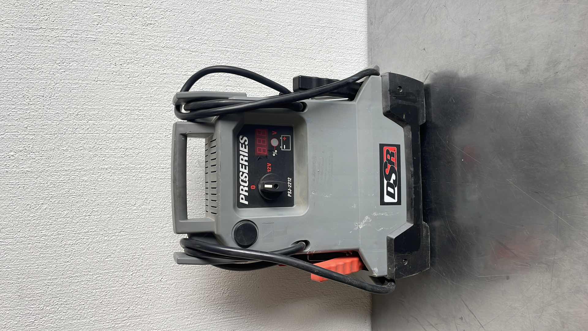 Photo 1 of DSR PRO SERIES PSJ-2212 BATTERY JUMP STARTER