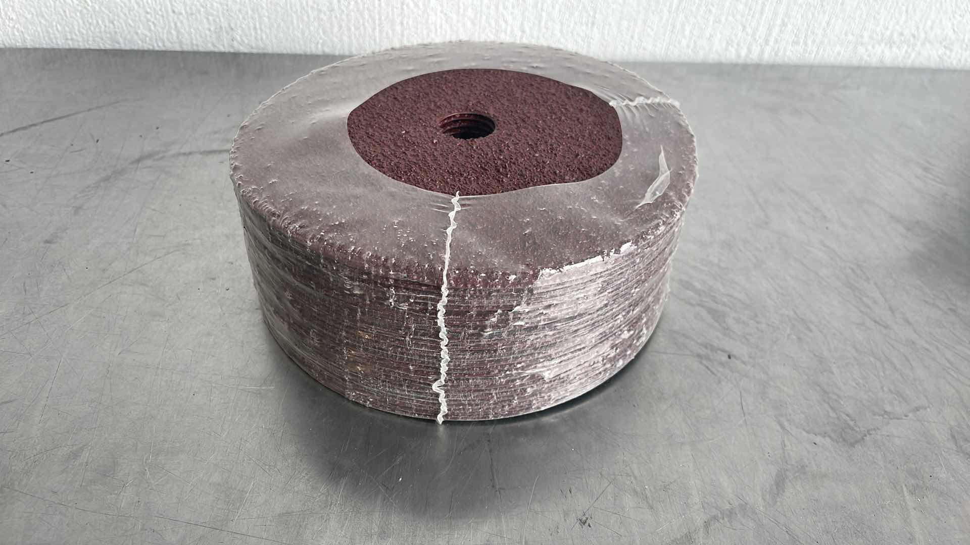 Photo 1 of 7” x7/8” 24 GRIT TYPE C ABRASIVE DISCS (25)