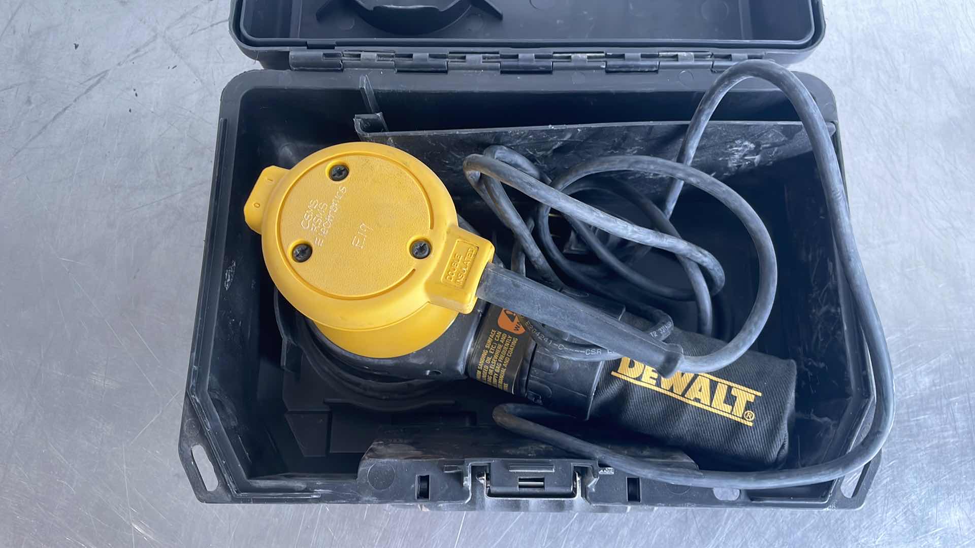 Photo 2 of DEWALT RANDON ORBIT PALM SANDER DW421