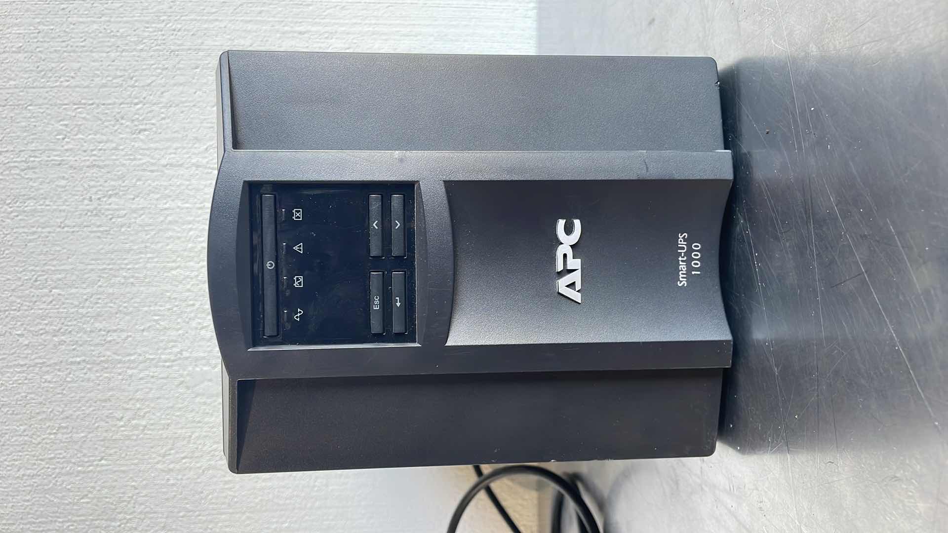 Photo 1 of APC SMART UPS 1000