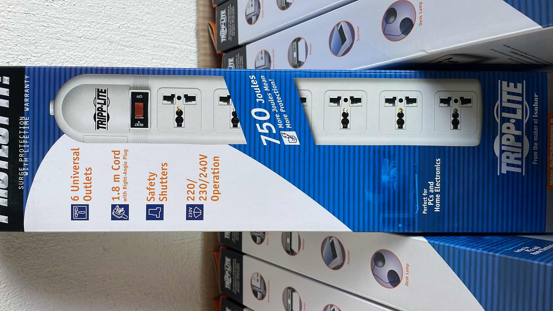 Photo 3 of TRIPP LITE 230V 6-UNIVERSAL OUTLET SURGE PROTECTOR POWER STRIPS (20)