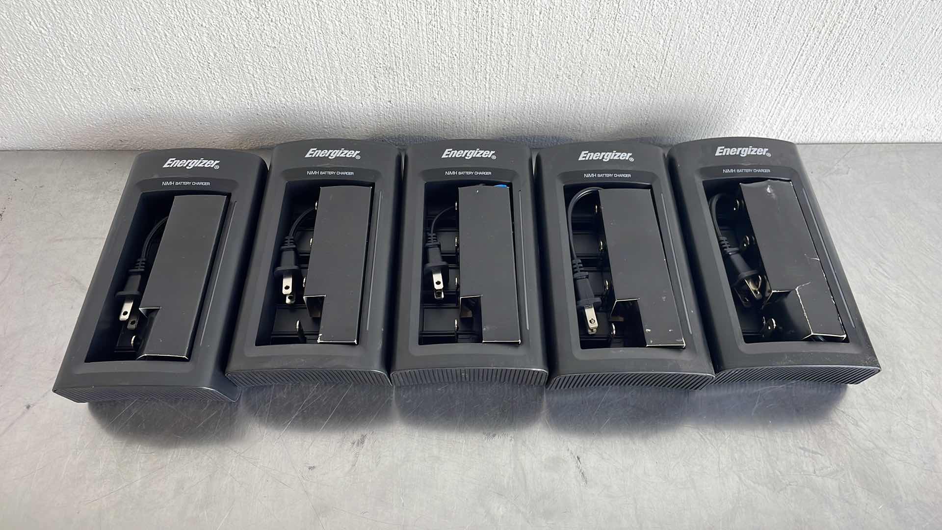 Photo 1 of ENERGIZER NIMH UNIVERSAL BATTERY CHARGER MODEL CHFC3 (5)