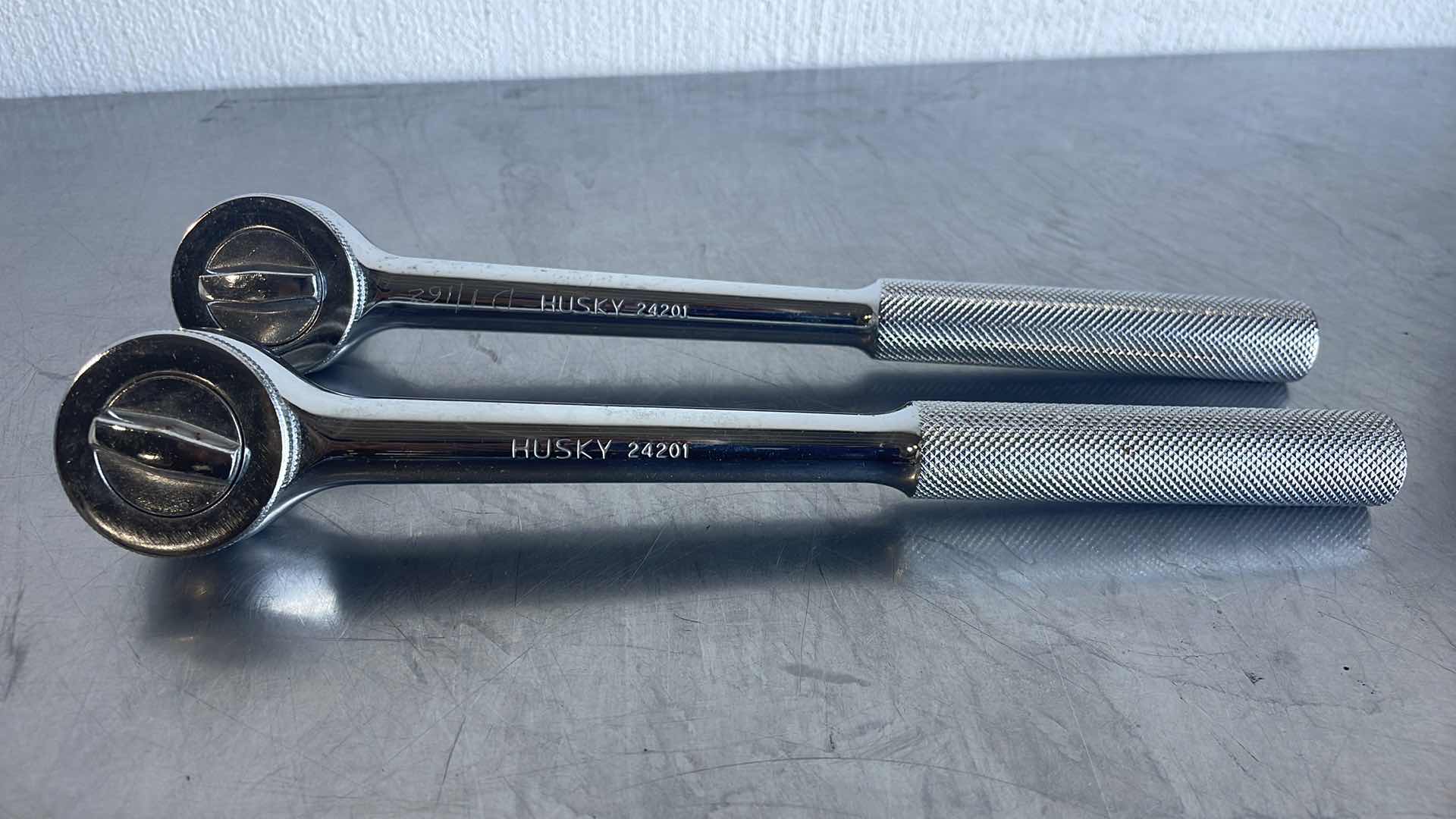 Photo 1 of HUSKY 24201 1/2” DRIVE RATCHETS (2)