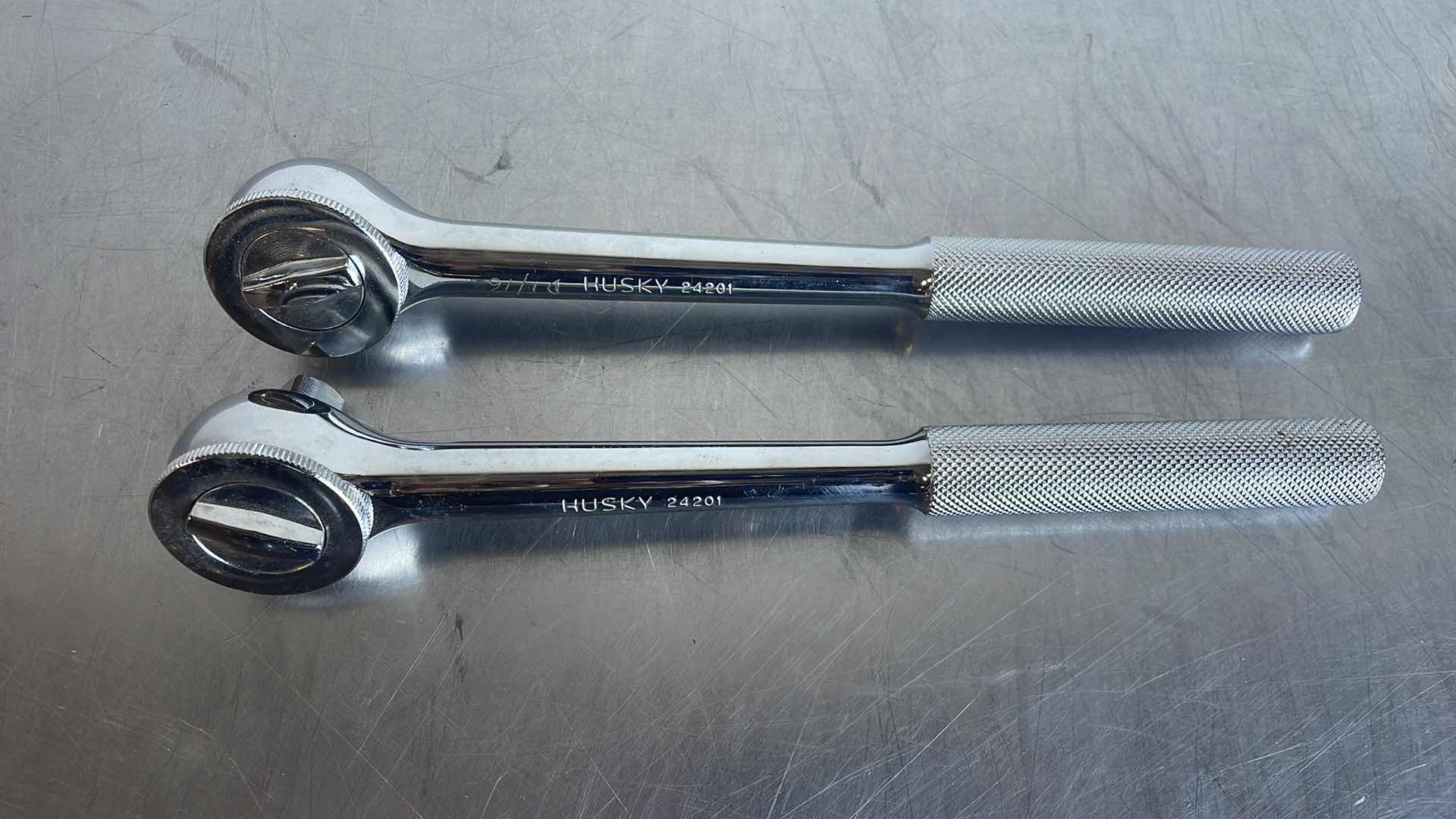 Photo 2 of HUSKY 24201 1/2” DRIVE RATCHETS (2)