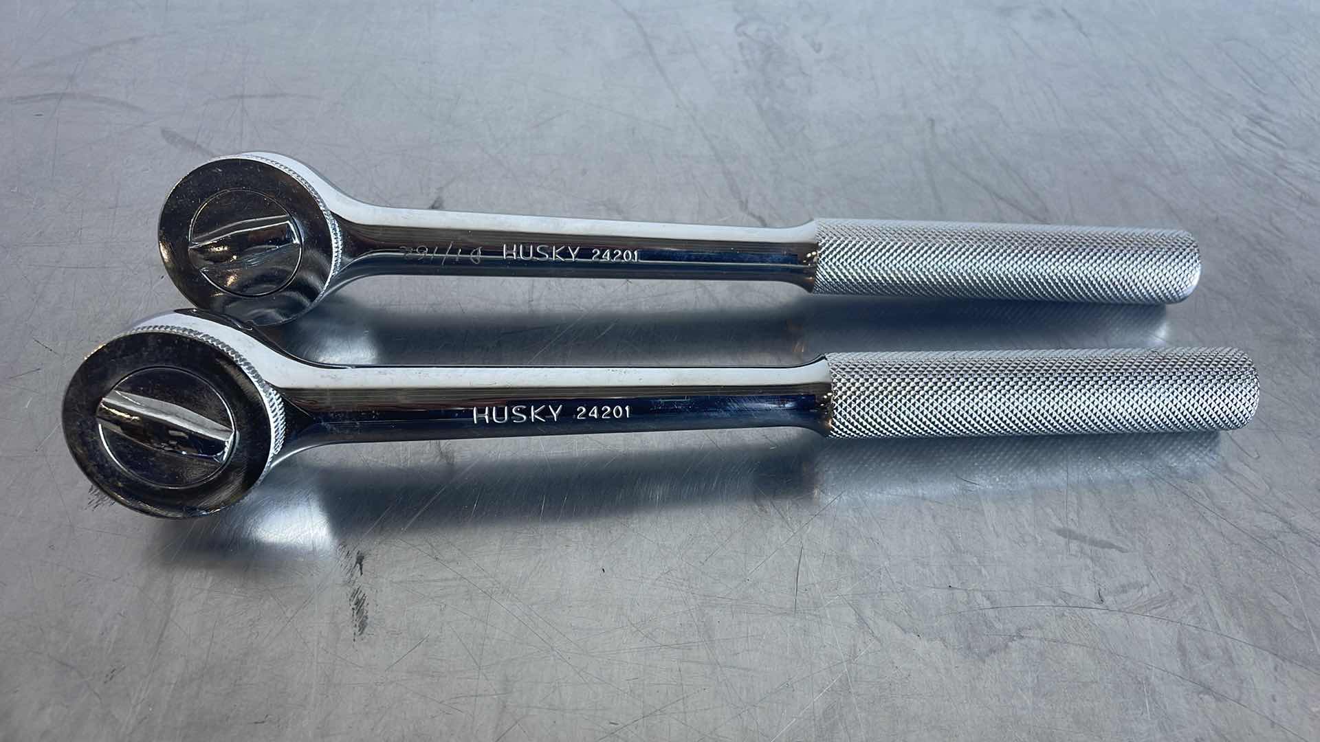 Photo 1 of HUSKY 24201 1/2” DRIVE RATCHETS (2)