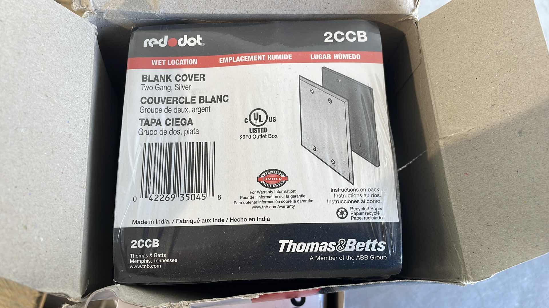 Photo 2 of RED DOT THOMAS & BETTS 2 GANG BLANK COVER PLATES SILVER (20) 2CCB