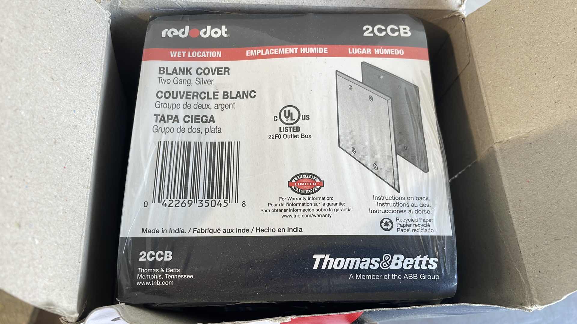 Photo 2 of RED DOT THOMAS & BETTS 2 GANG BLANK COVER PLATES SILVER (20) 2CCB