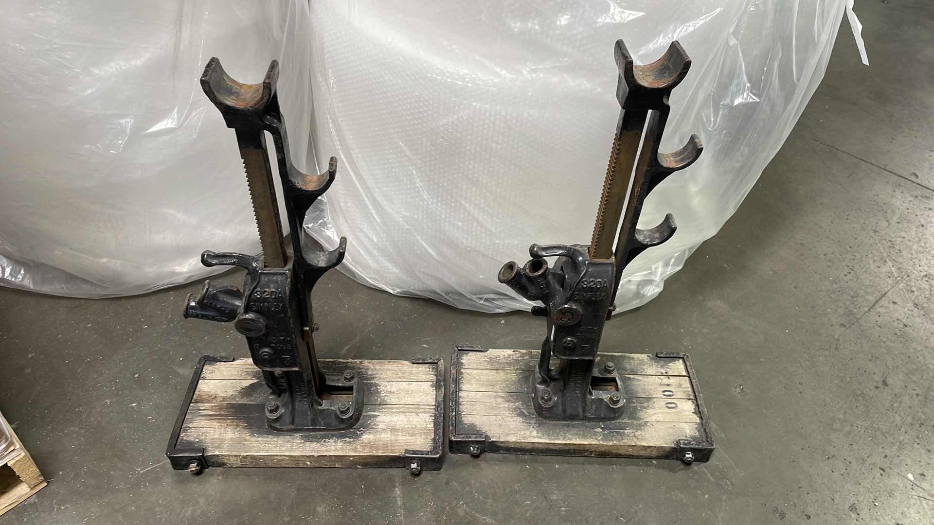 Photo 2 of SIMPLEX 5 TON JACKS