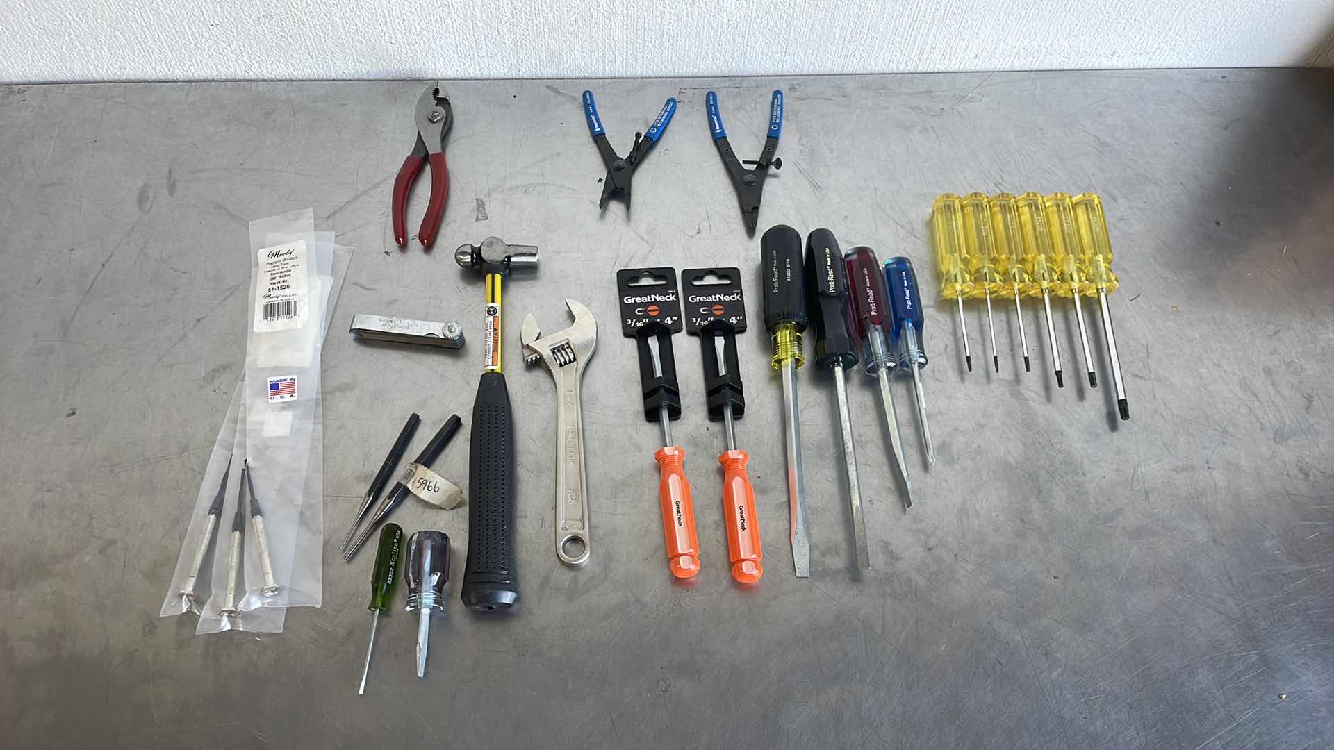 Photo 1 of SCREWDRIVERS, TORQX TOOL LOT