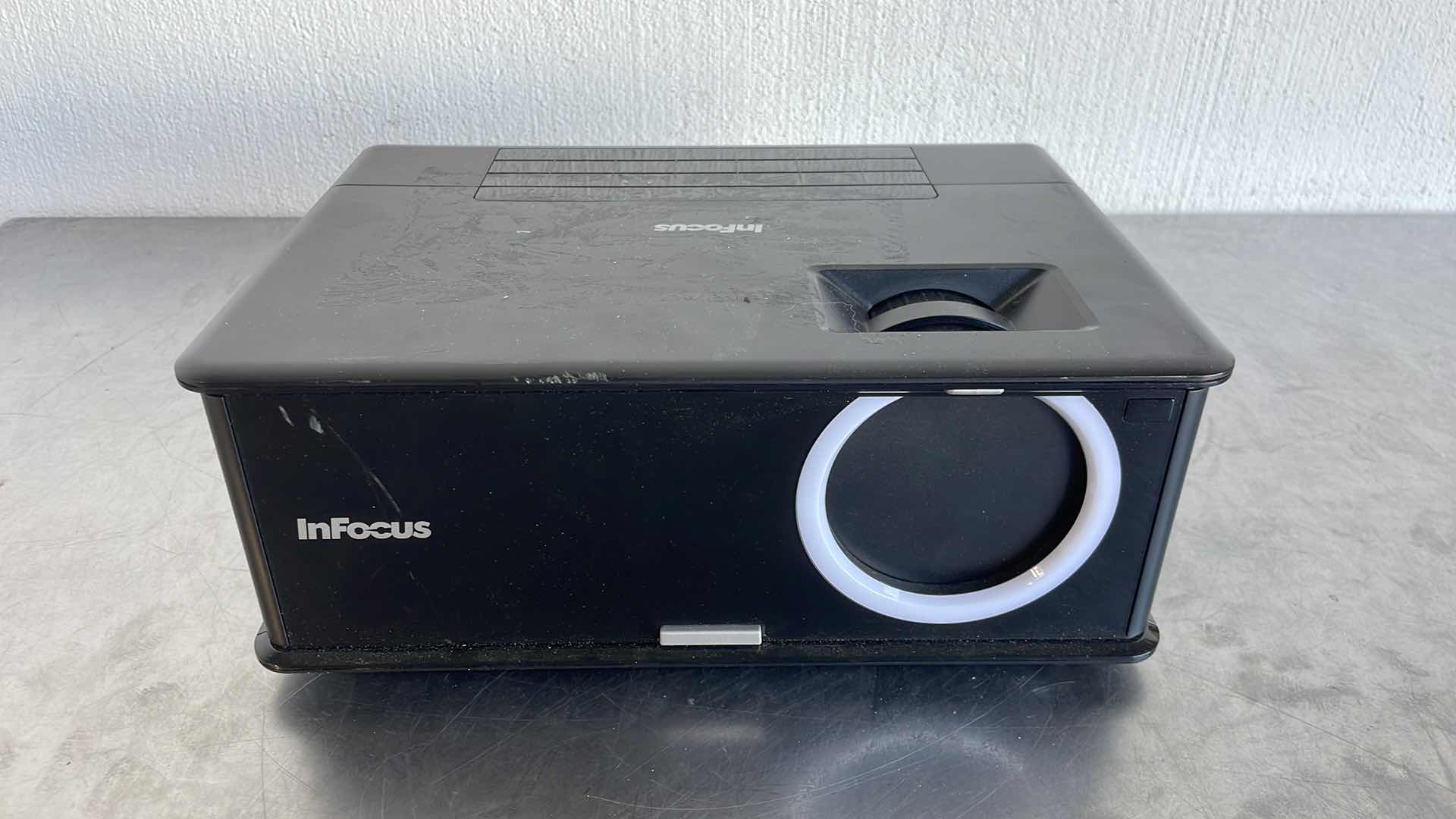 Photo 1 of INFOCUS DLP PROJECTOR MODEL V2000